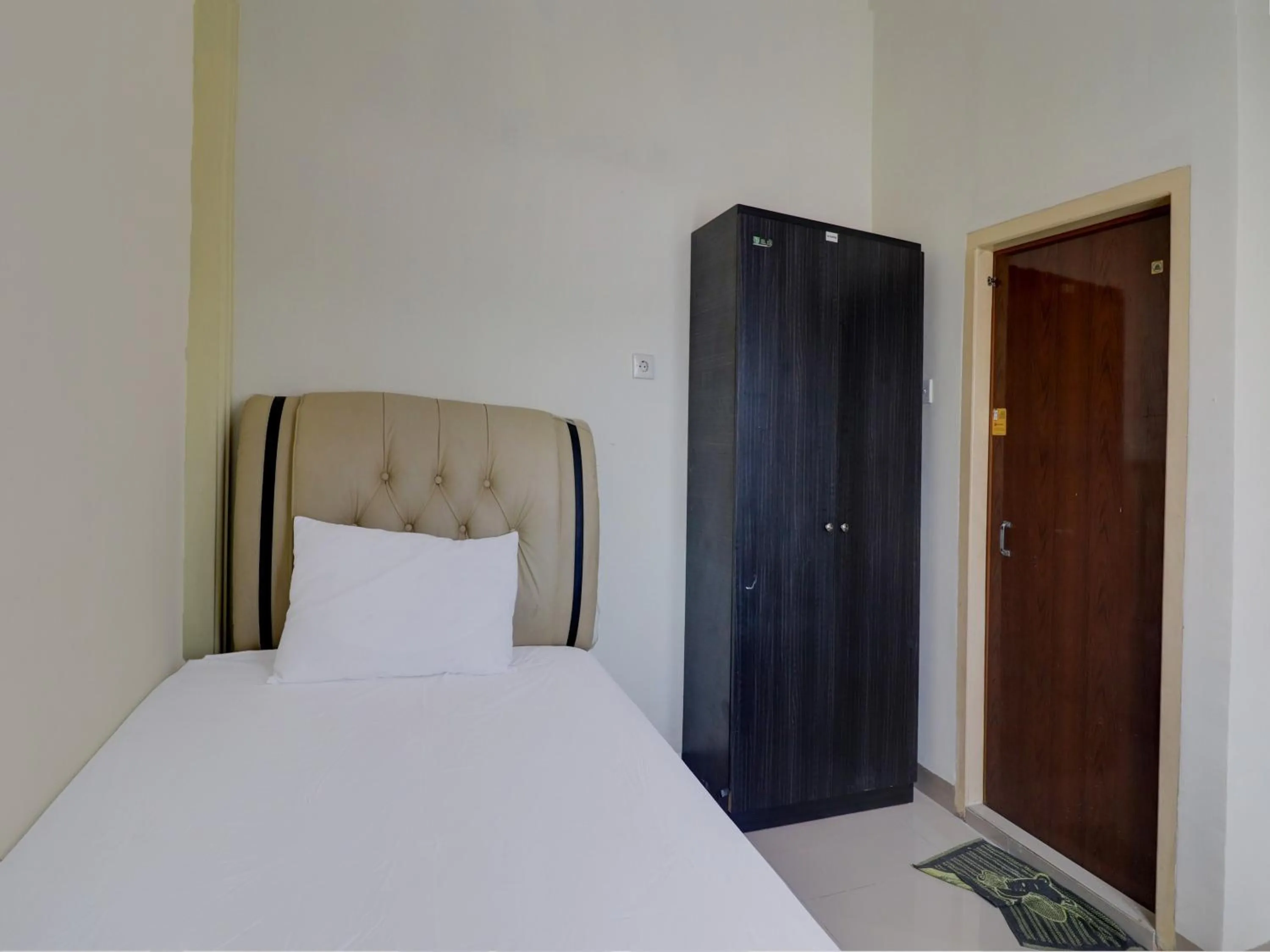 Bedroom, Bed in OYO Life 92637 Kost Arya Exclusive