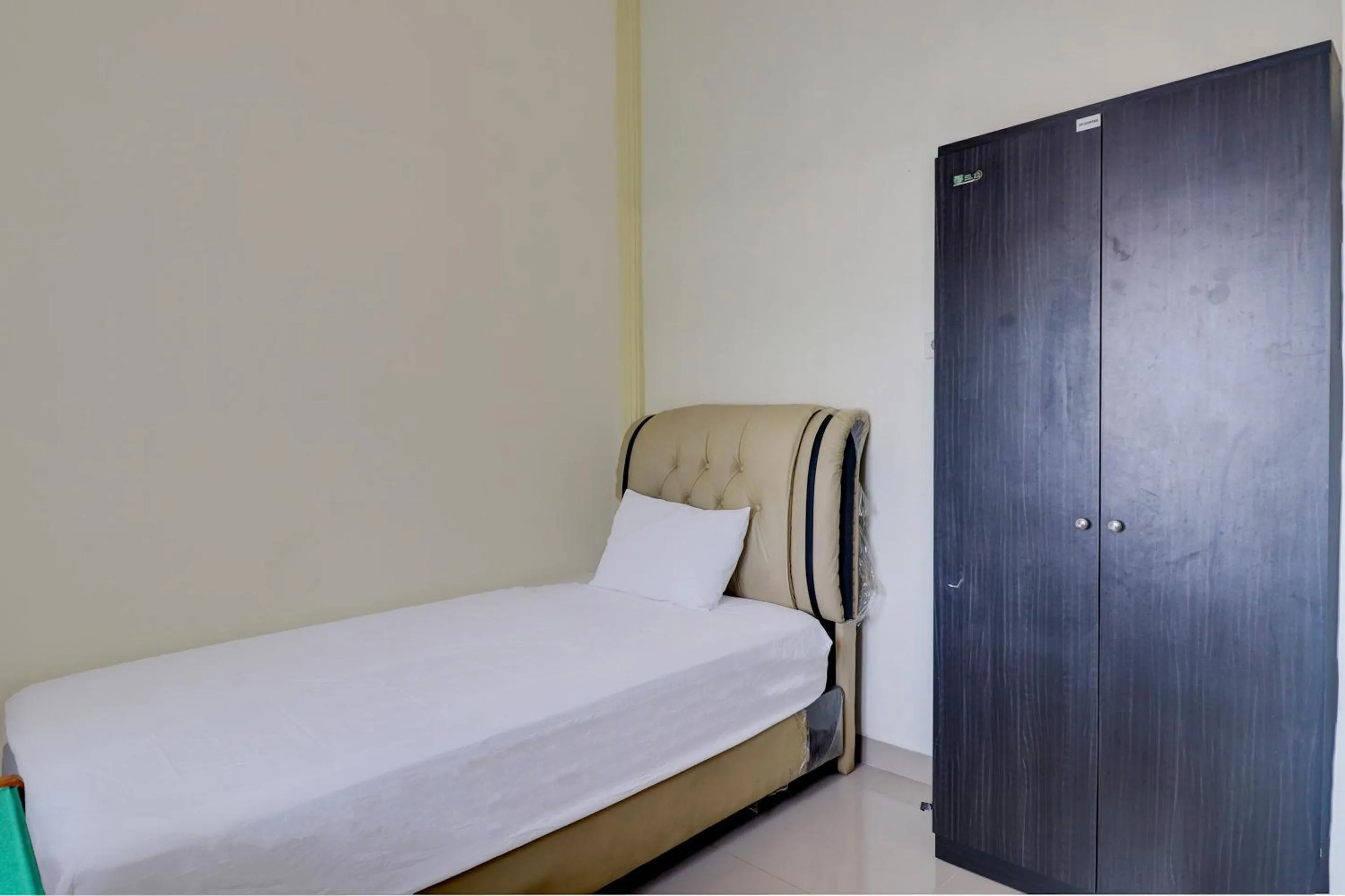 Bedroom, Bed in OYO Life 92637 Kost Arya Exclusive