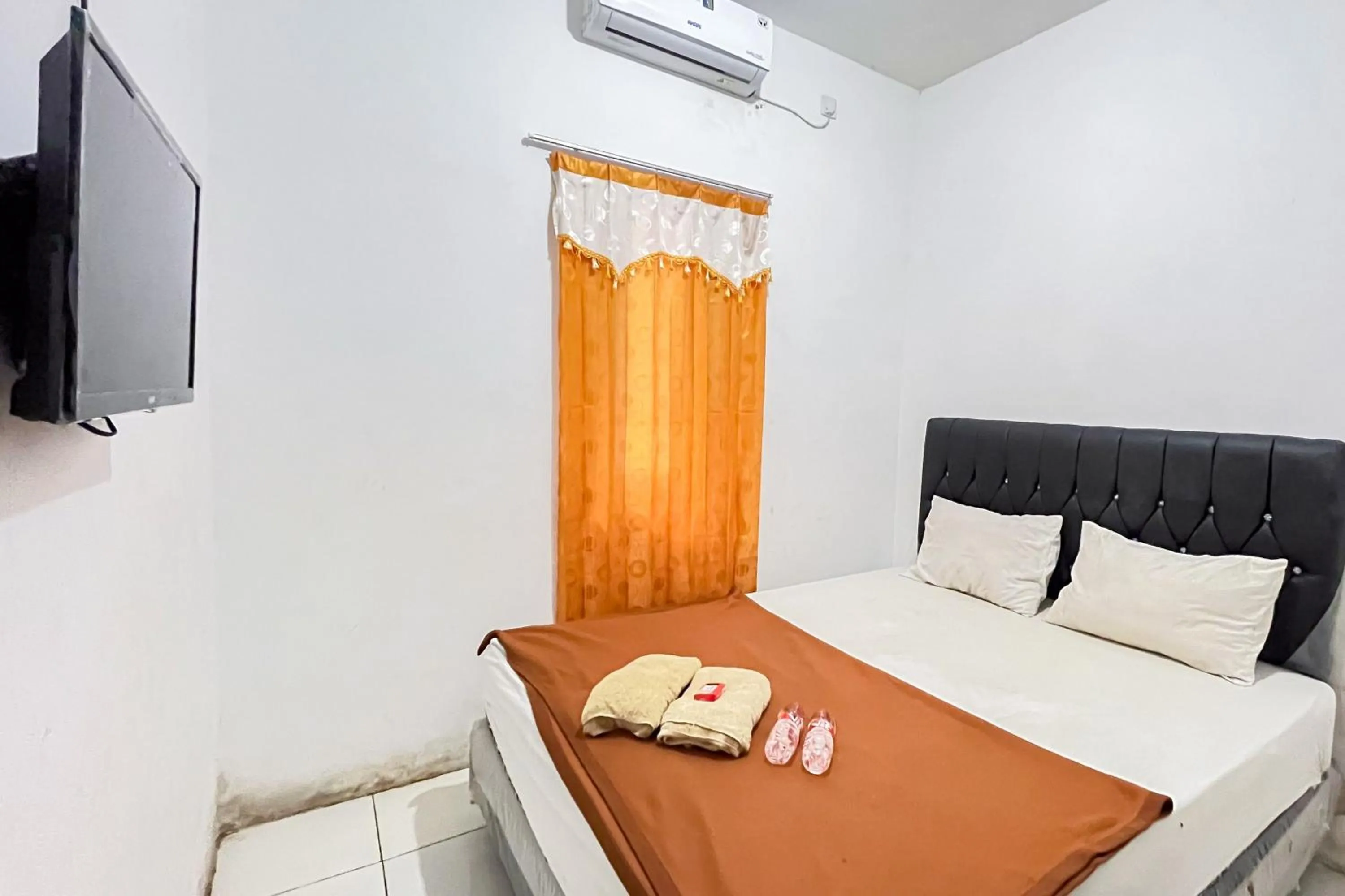 Bedroom, Bed in Good Sleep 4 RedPartner