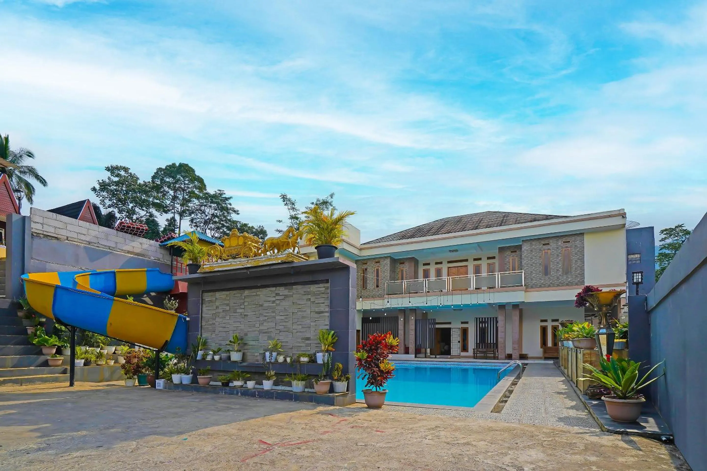 Facade/entrance in Collection O 92634 Villa Ds