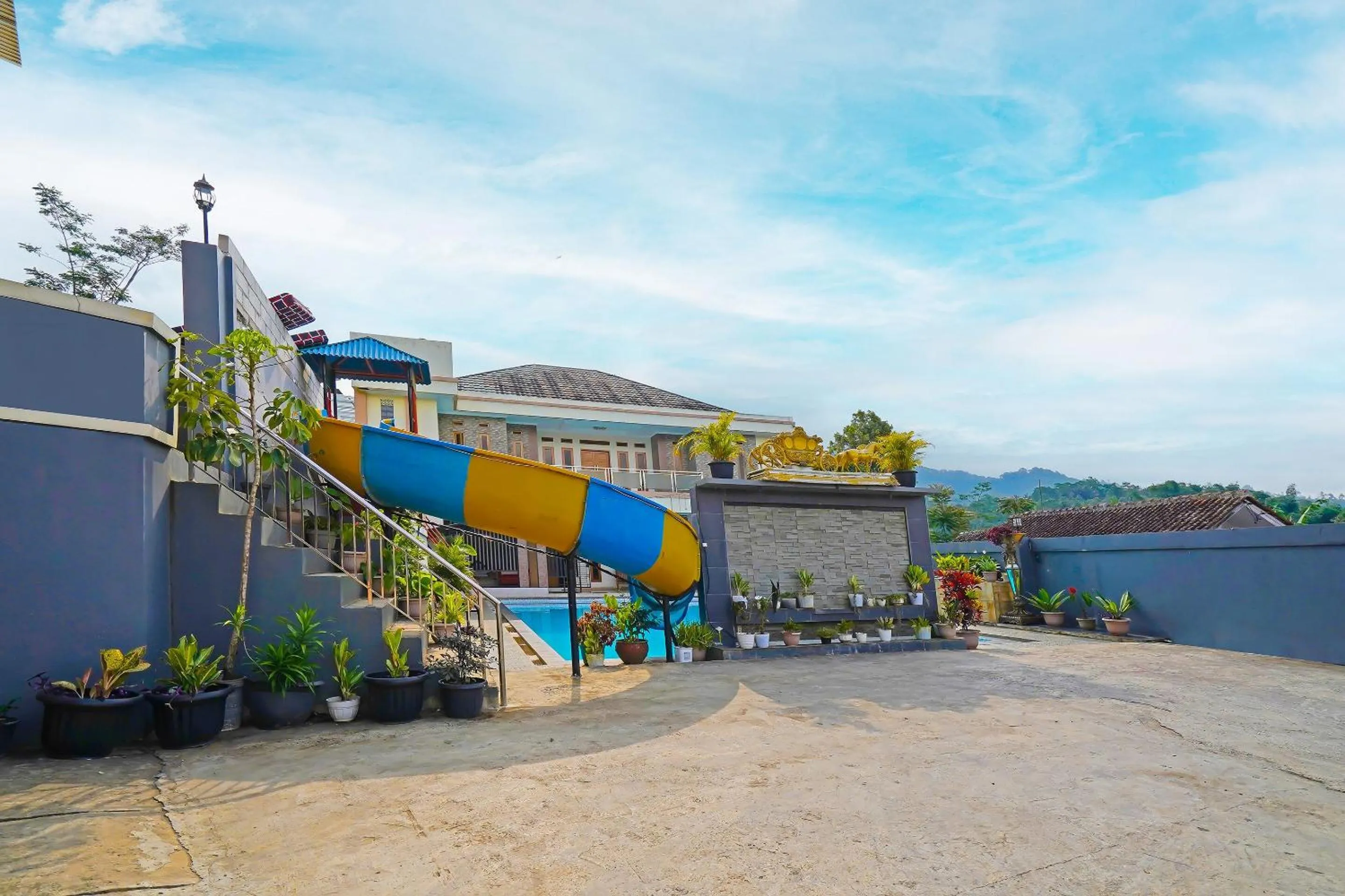 Facade/entrance in Collection O 92634 Villa Ds