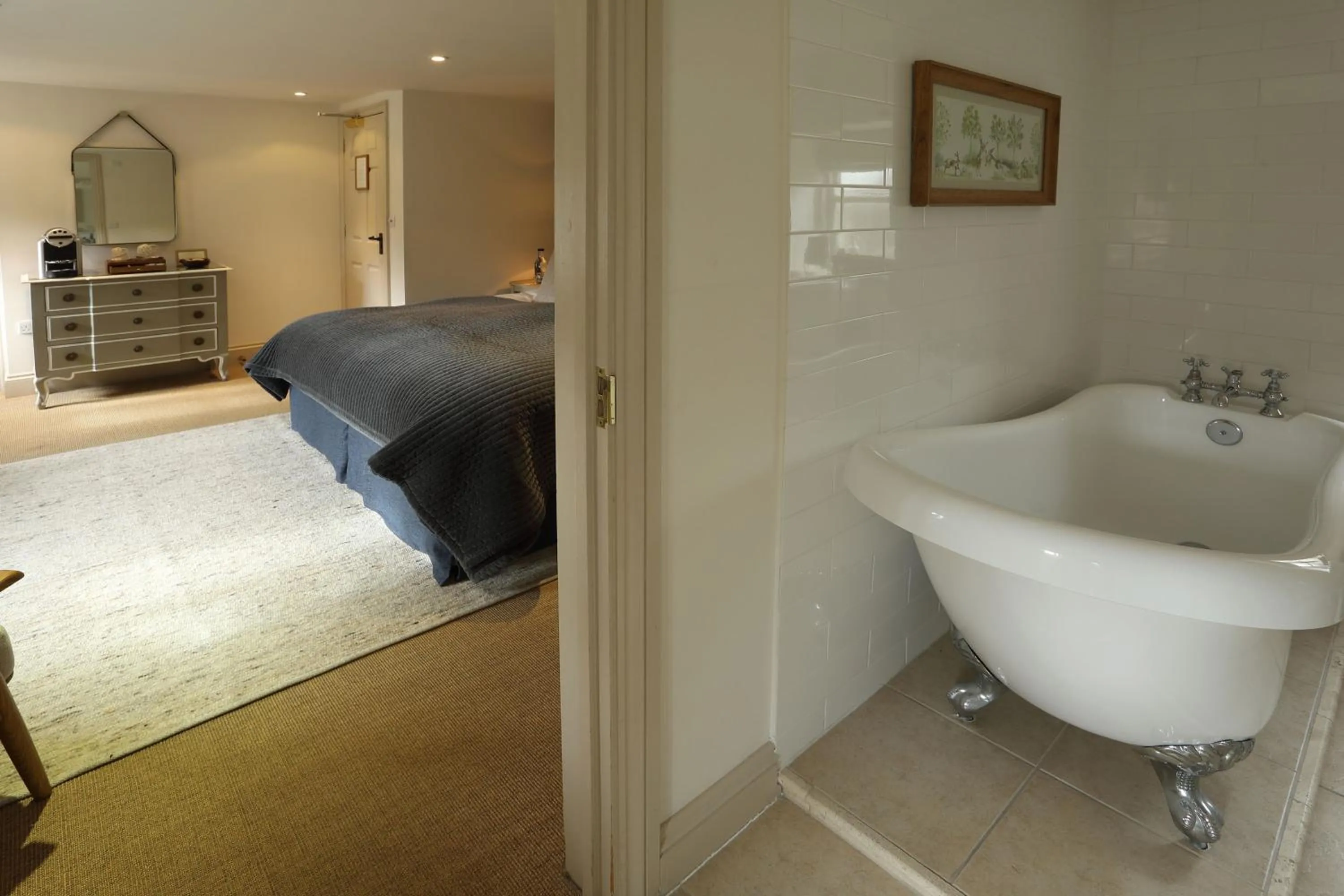 Bed in The Feathered Nest Inn