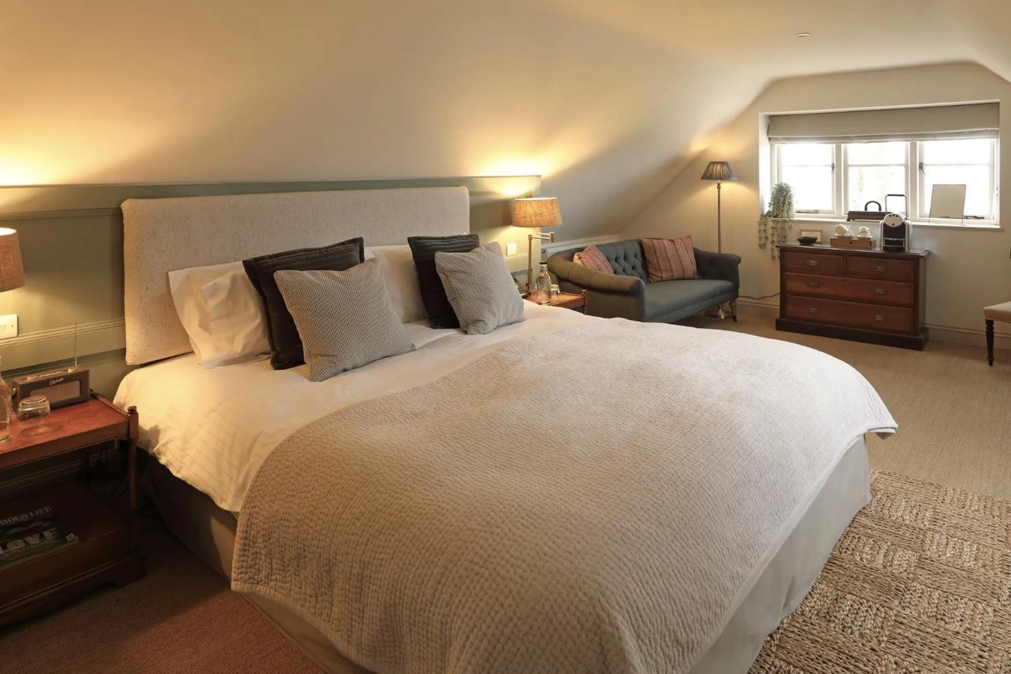 Photo of the whole room, Bed in The Feathered Nest Inn