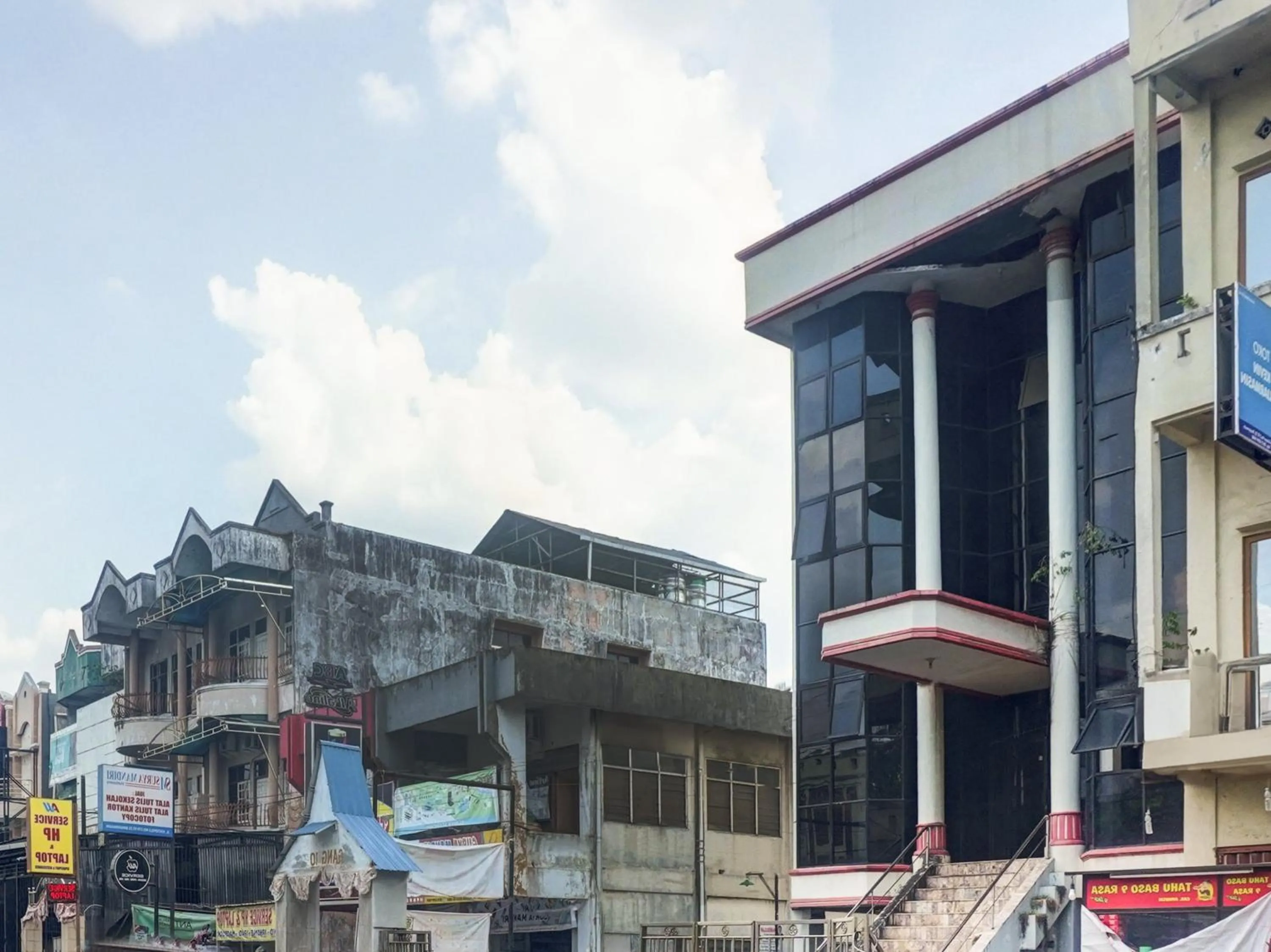 Facade/entrance in Hotel O Ervina Homestay Syariah Batakan