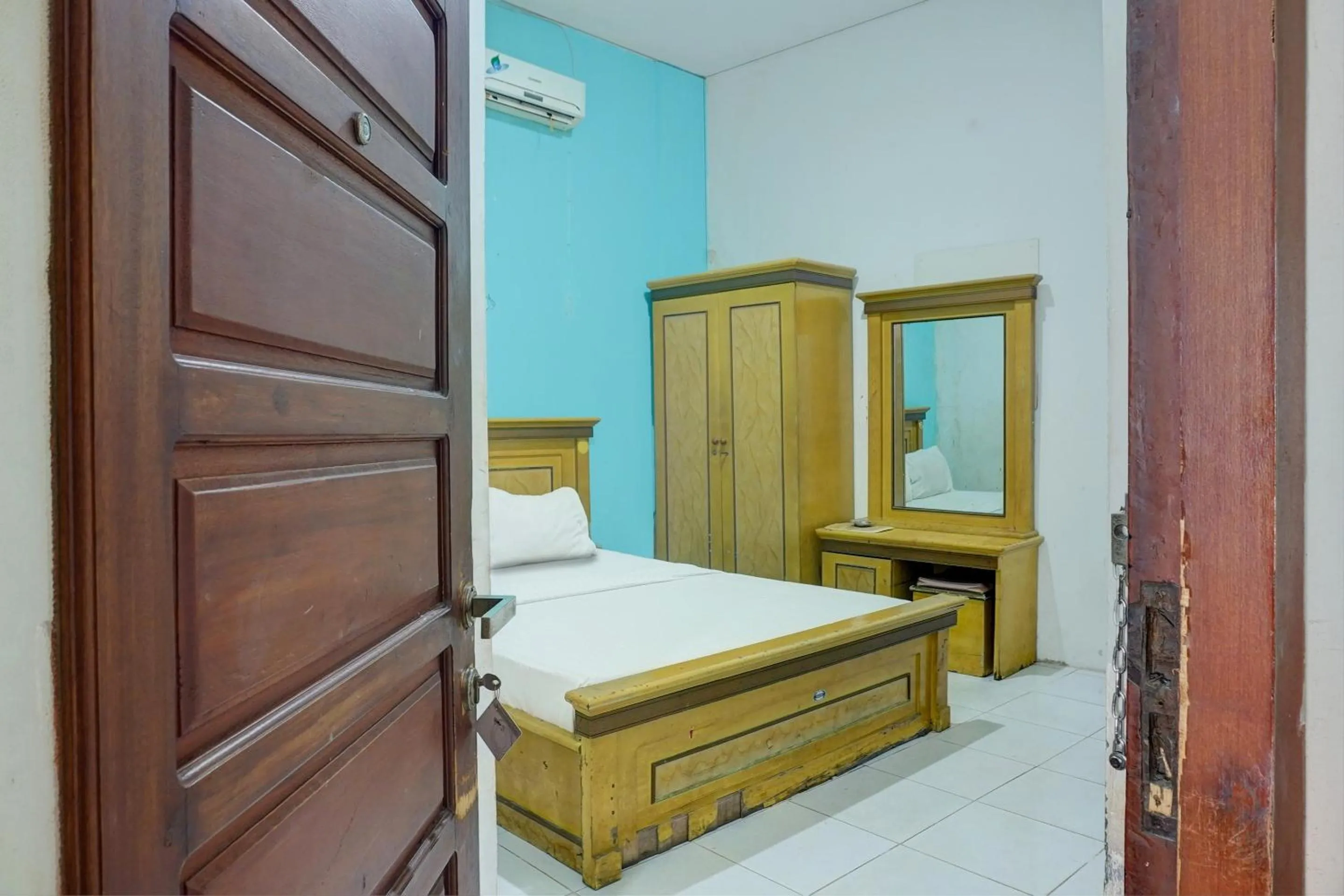 Bedroom in Hotel O Ervina Homestay Syariah Batakan