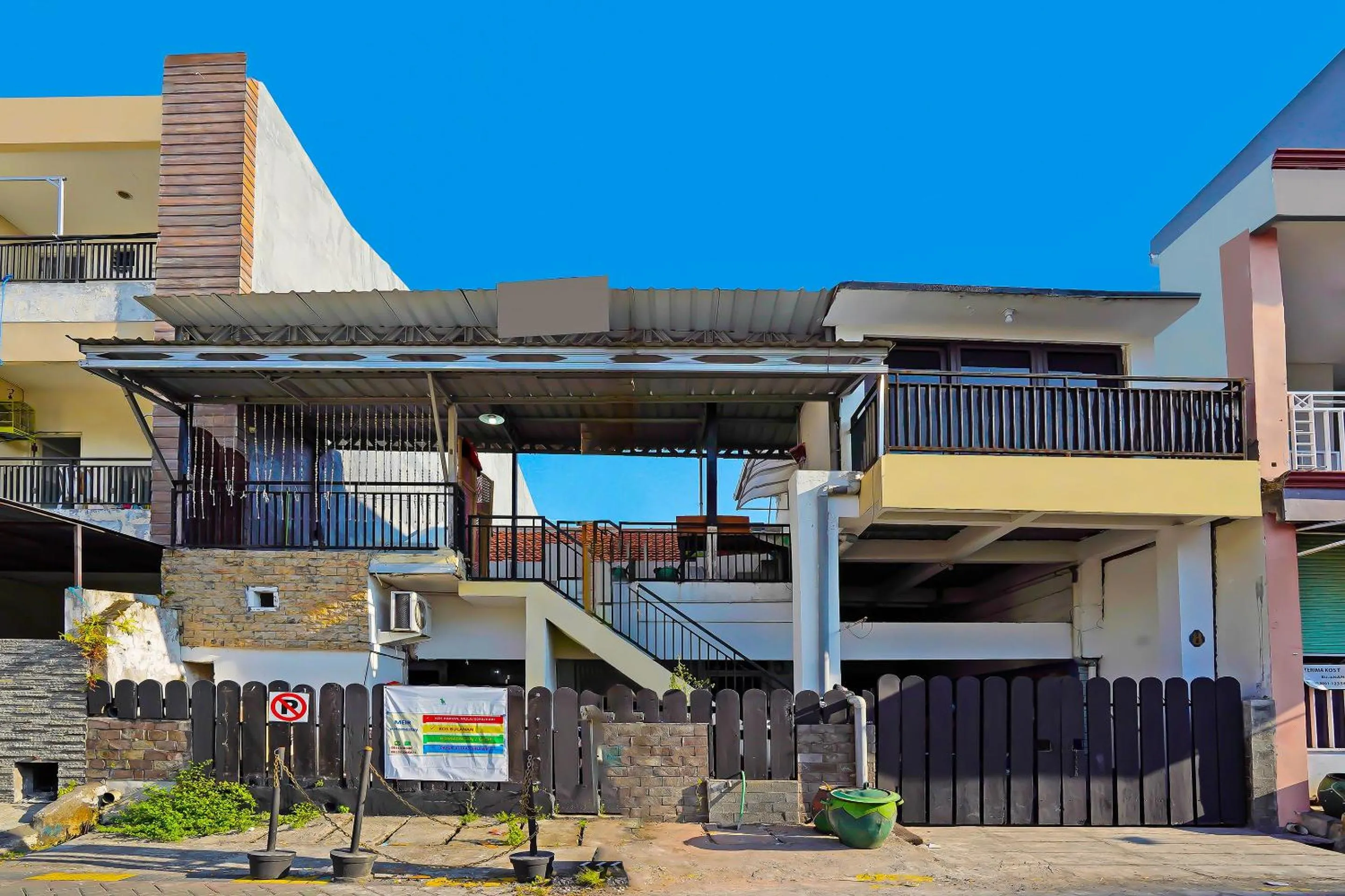 Facade/entrance in OYO Life 92651 Meir E-homestay Syariah