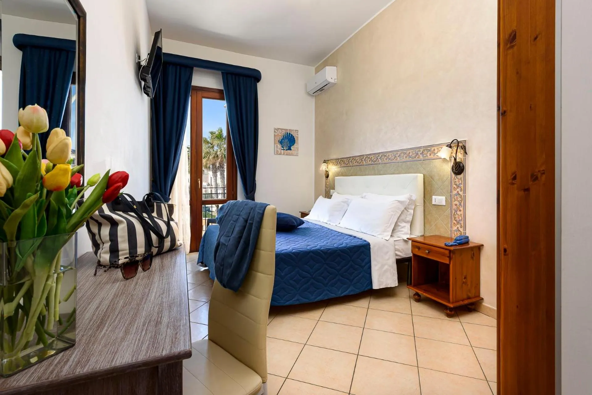 Photo of the whole room, Bed in Hotel La Darsena