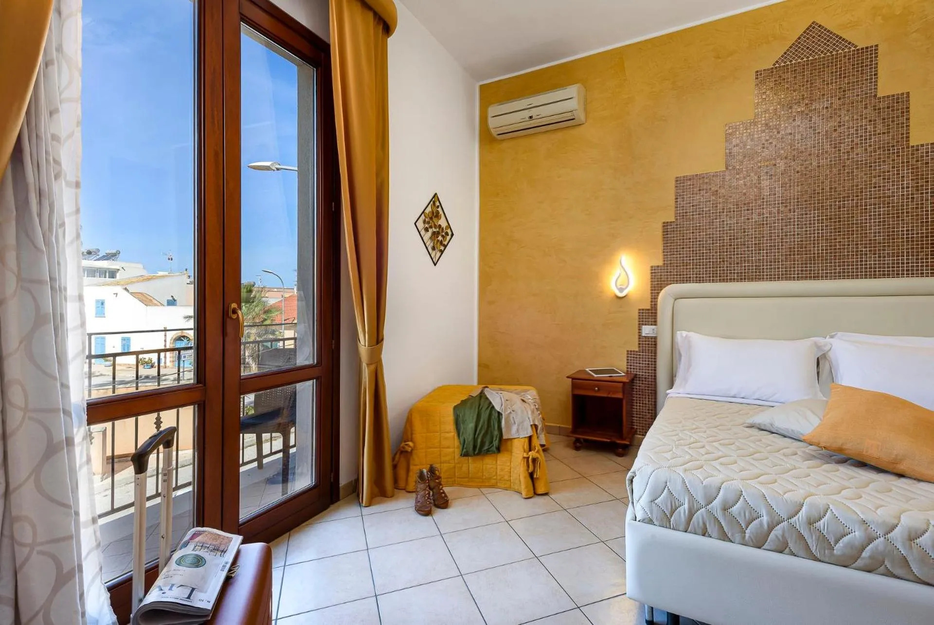 View (from property/room), Bed in Hotel La Darsena