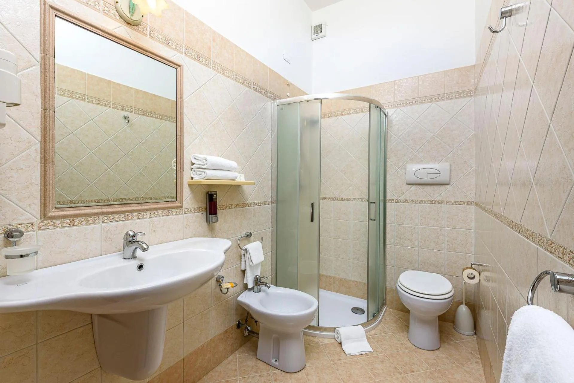 Bathroom in Hotel La Darsena