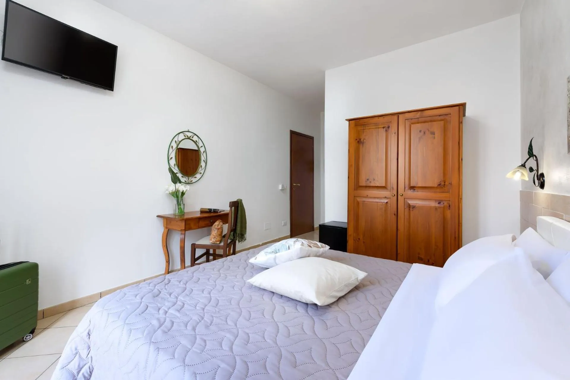 Photo of the whole room, Bed in Hotel La Darsena