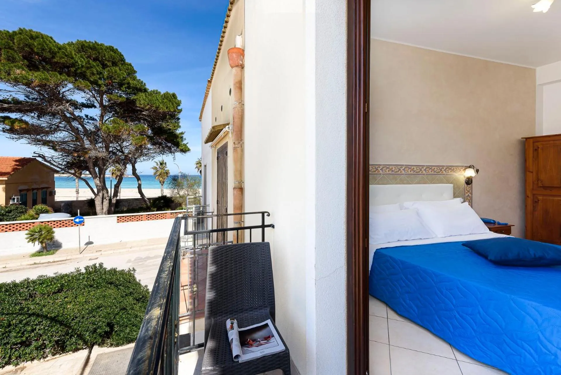 Balcony/Terrace, Bed in Hotel La Darsena