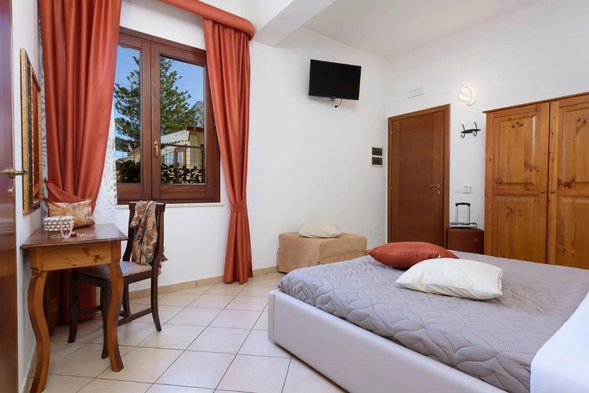 Photo of the whole room, Bed in Hotel La Darsena