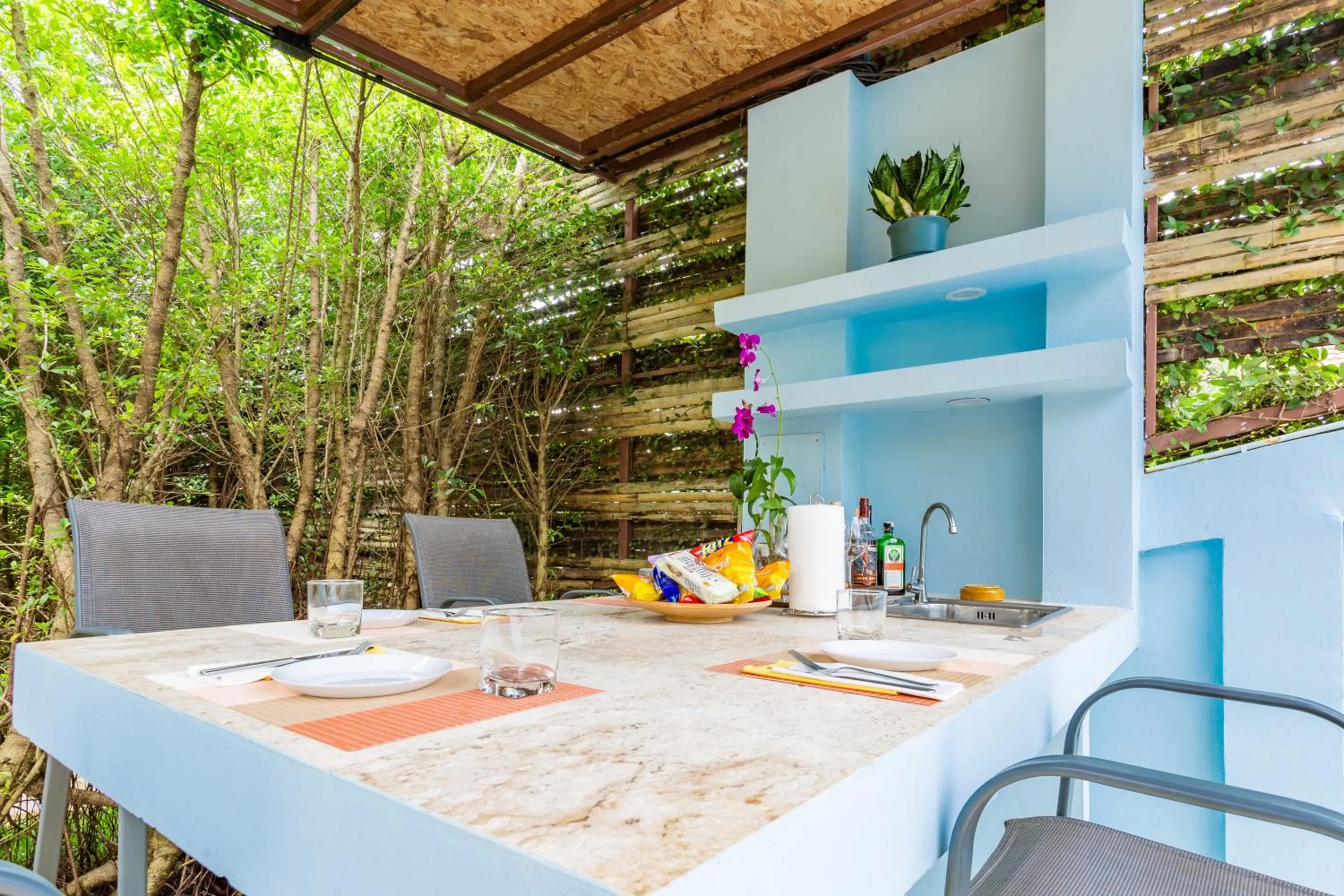 Food and drinks in Cliff Haven Villa Krabi