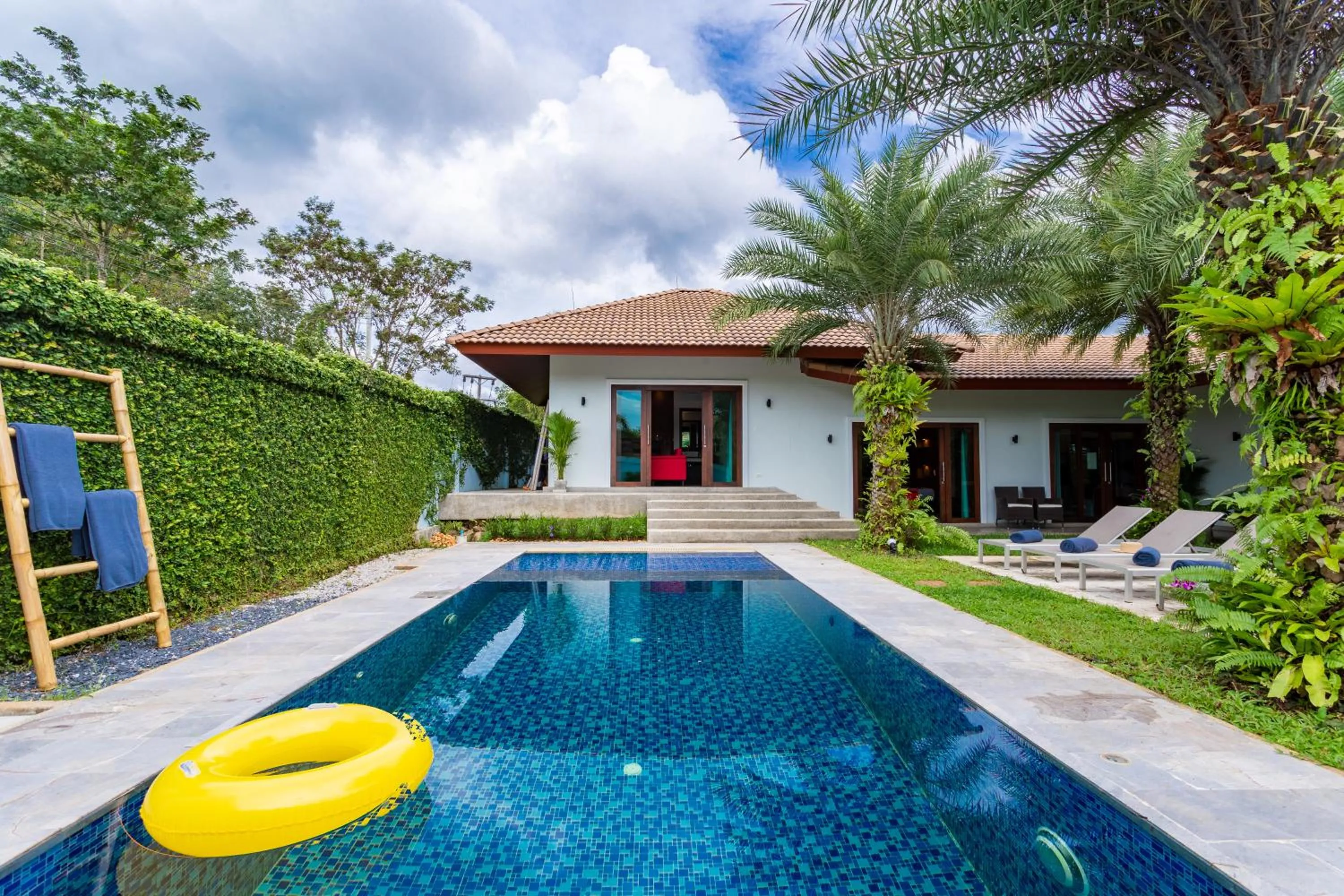 Property building in Cliff Haven Villa Krabi
