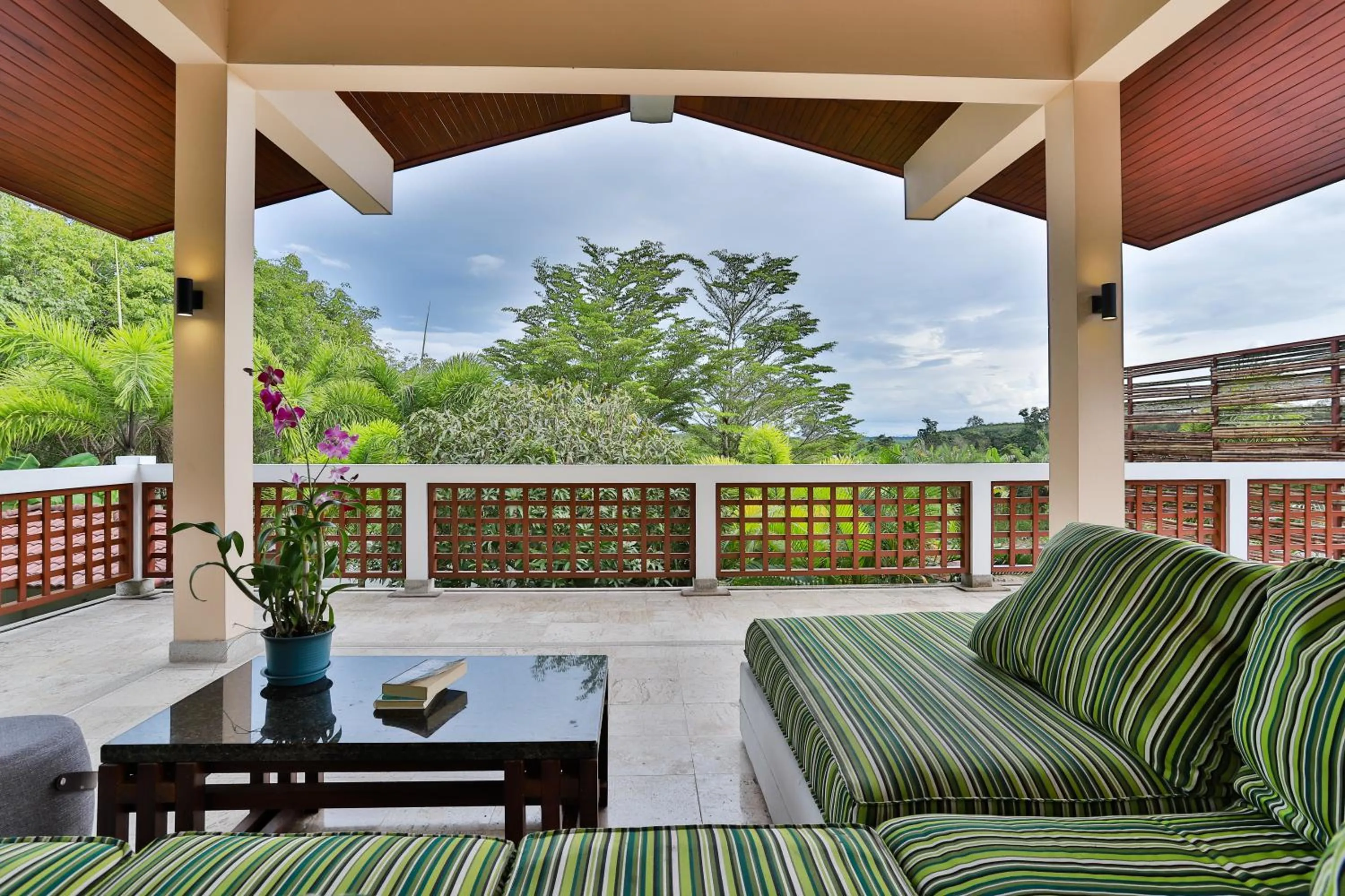 Patio in Cliff Haven Villa Krabi