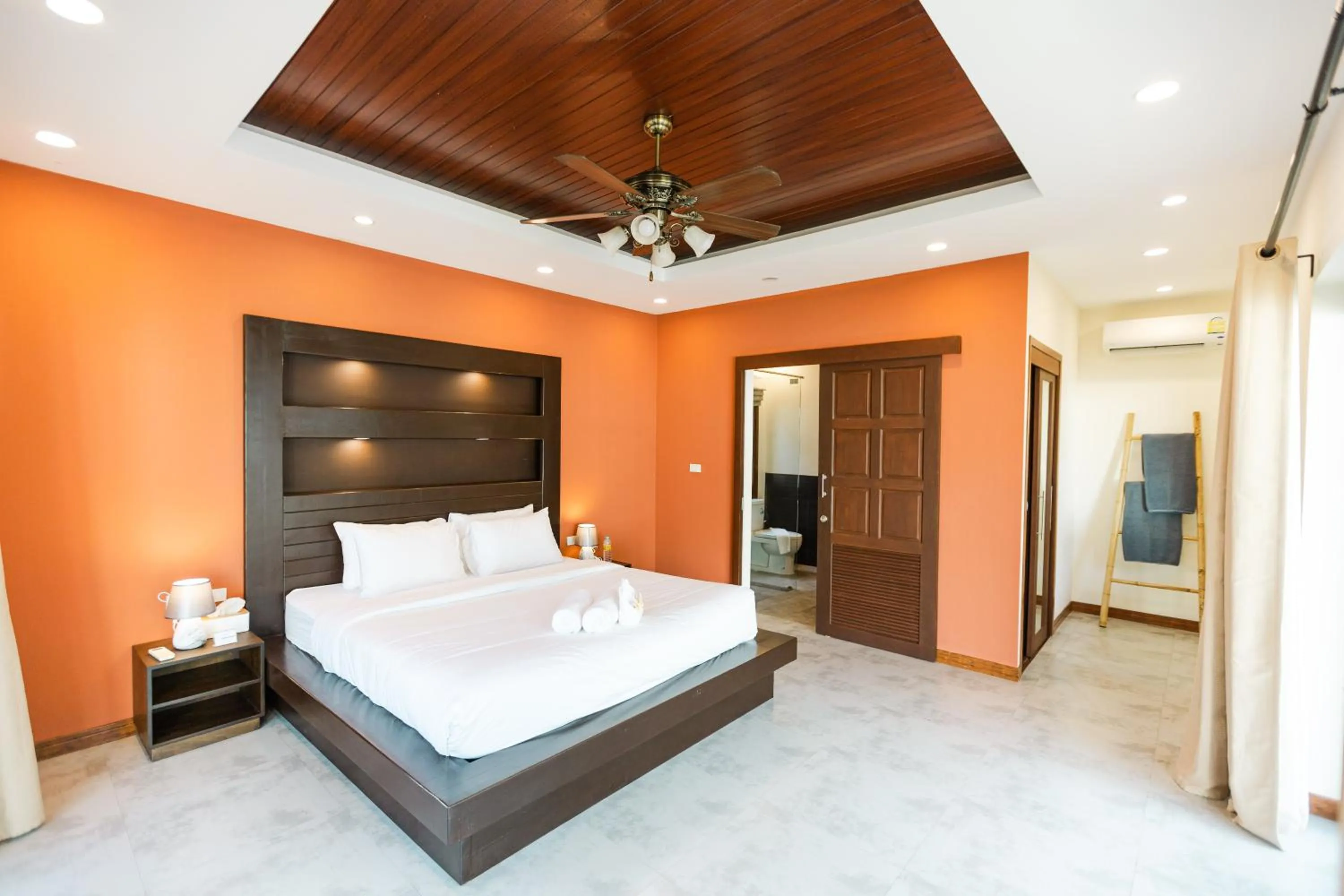 Bed in Cliff Haven Villa Krabi