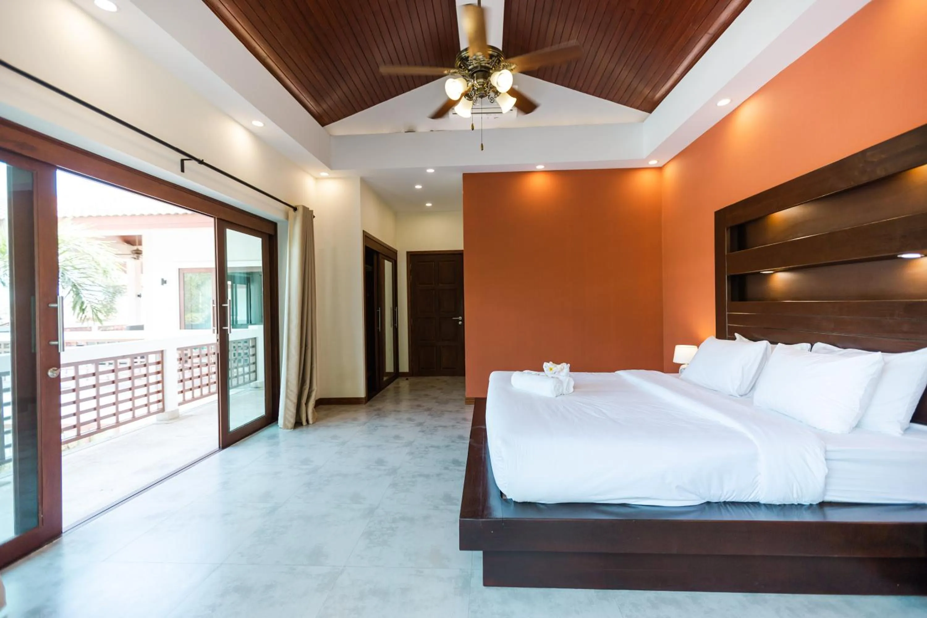 Bed in Cliff Haven Villa Krabi