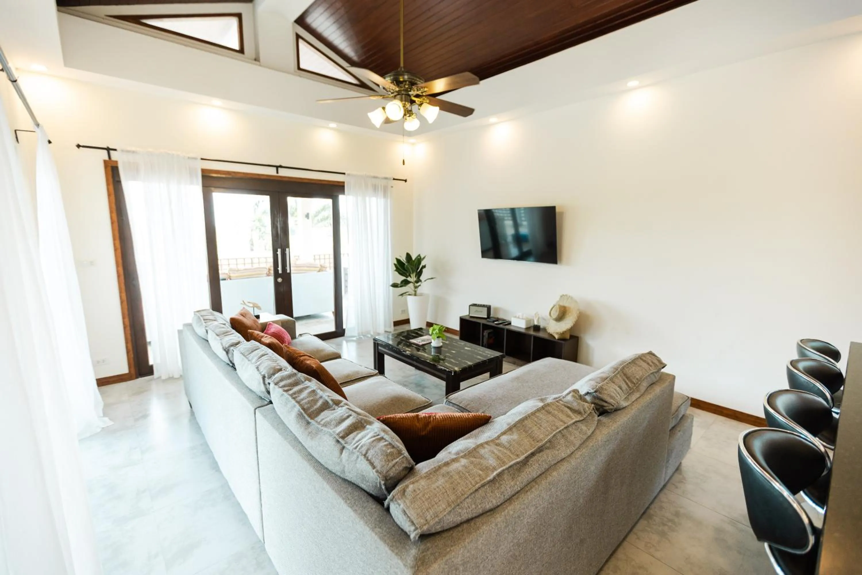 Communal lounge/ TV room in Cliff Haven Villa Krabi