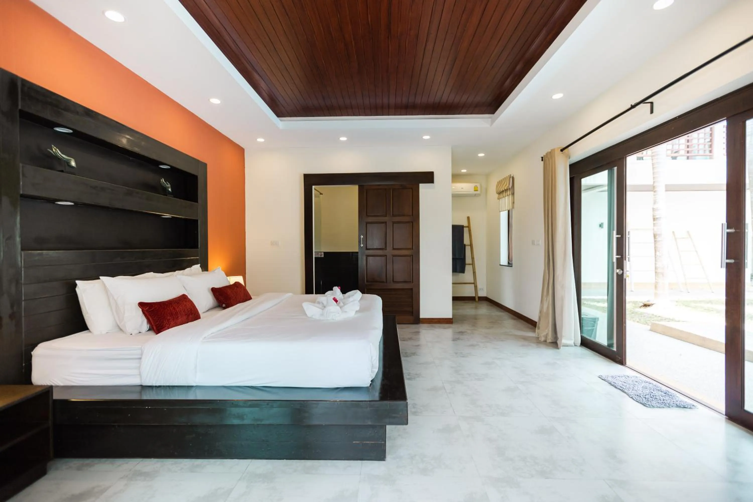 Bed in Cliff Haven Villa Krabi