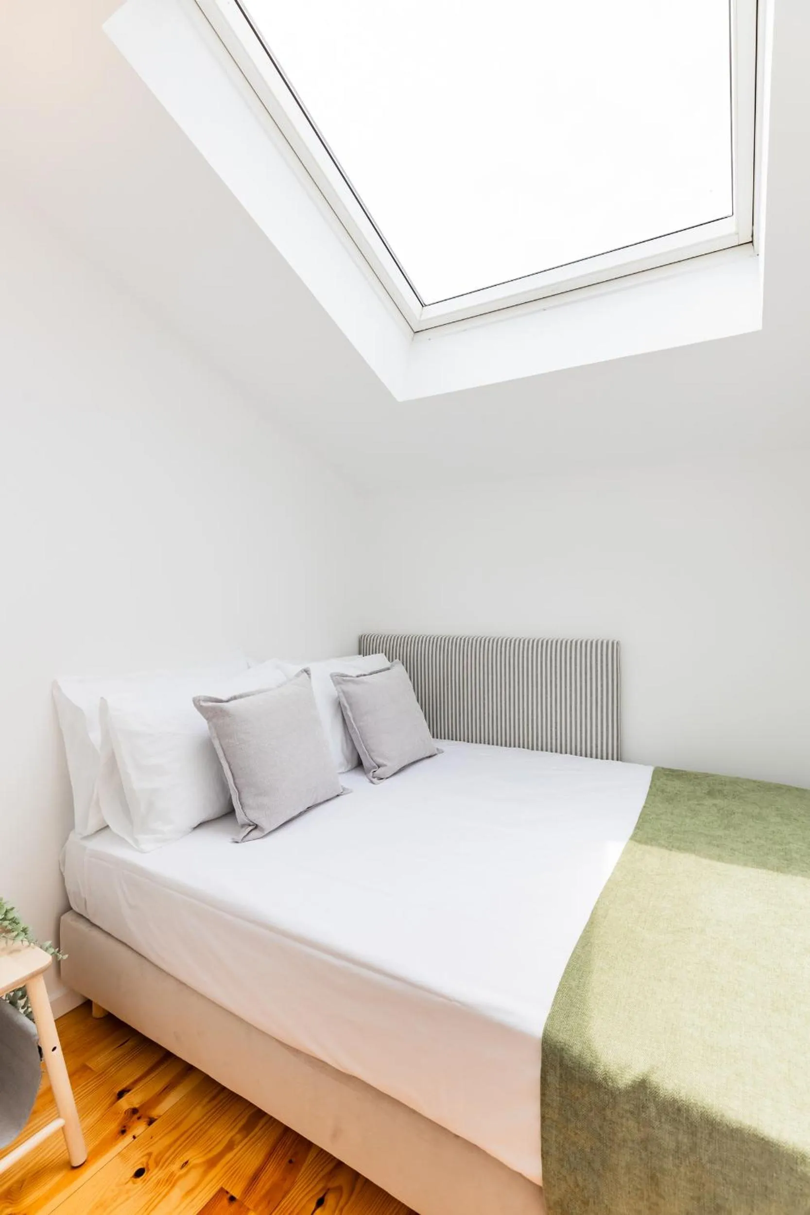 Bedroom, Bed in A Window to Porto - Pestana charming flat