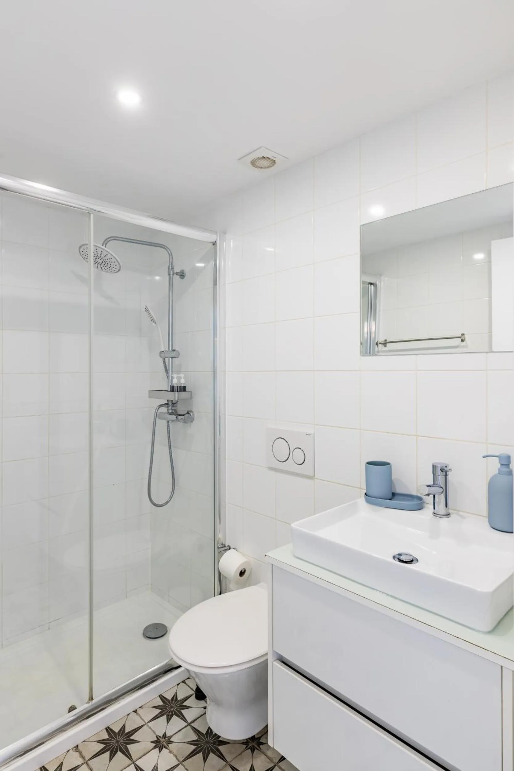 Toilet in A Window to Porto - Pestana charming flat