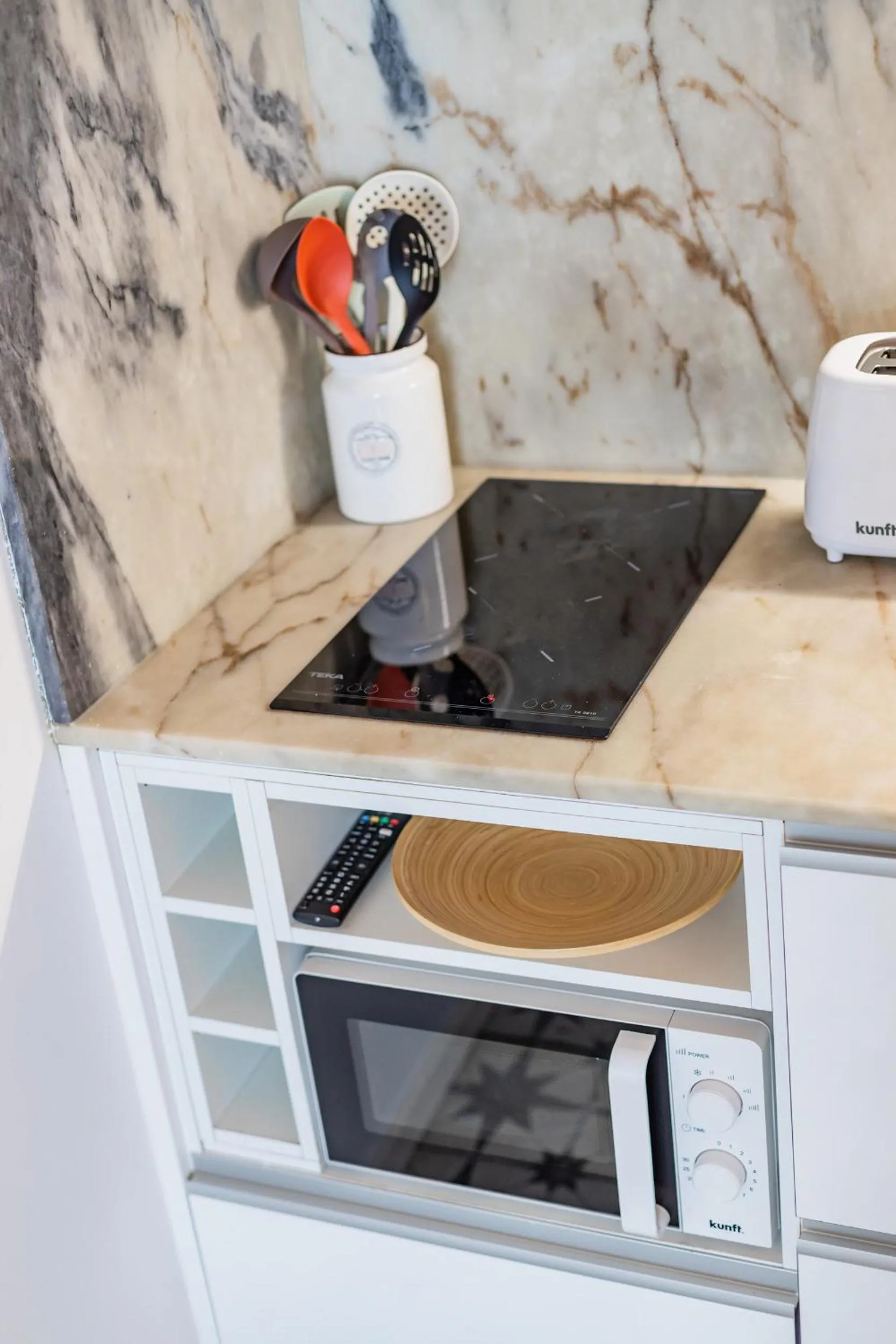 stove in A Window to Porto - Pestana charming flat