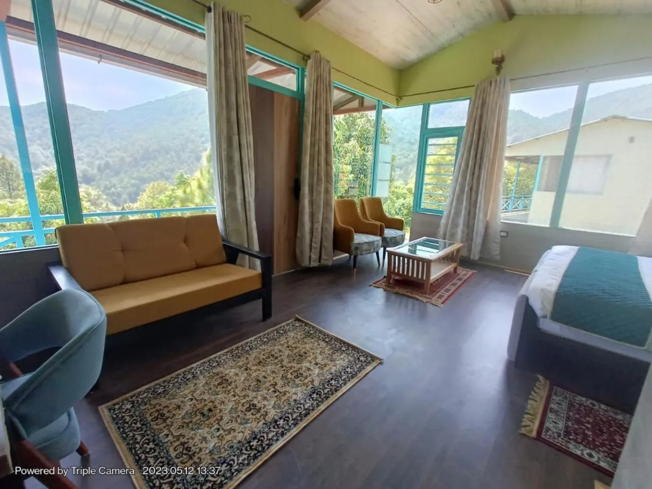 Seating area in PINE CROFT AROMA