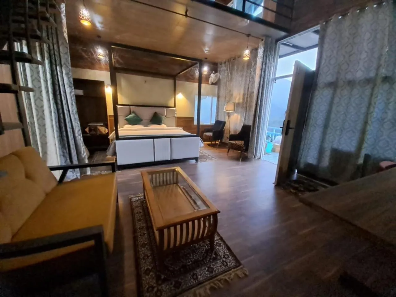 Seating area in PINE CROFT AROMA