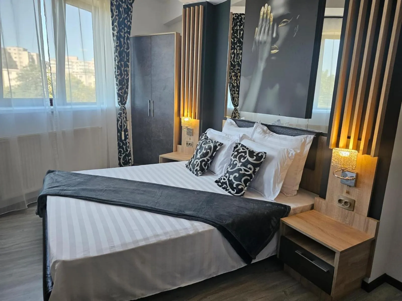 Photo of the whole room, Bed in TheLine