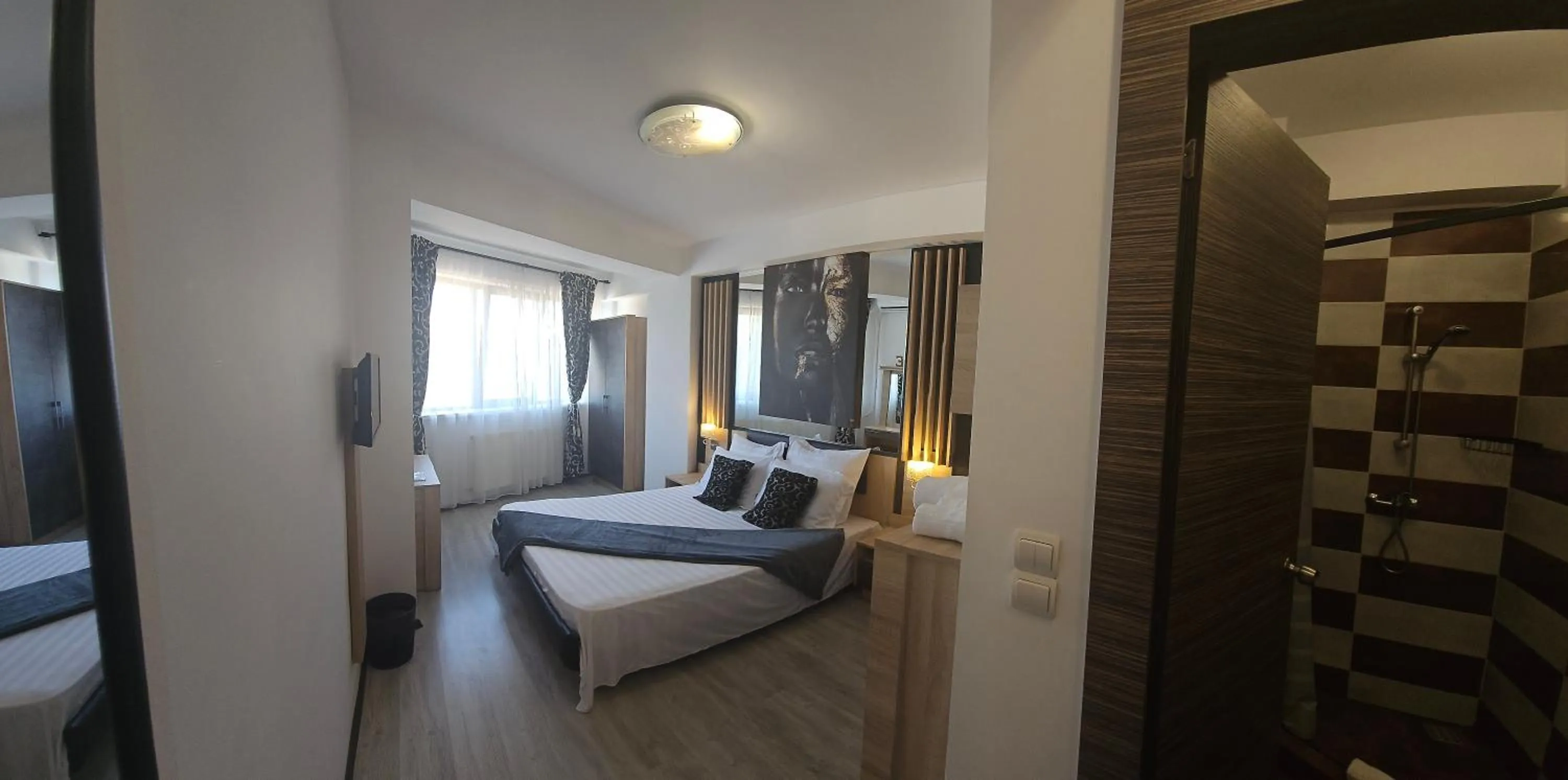 Bathroom, Bed in TheLine