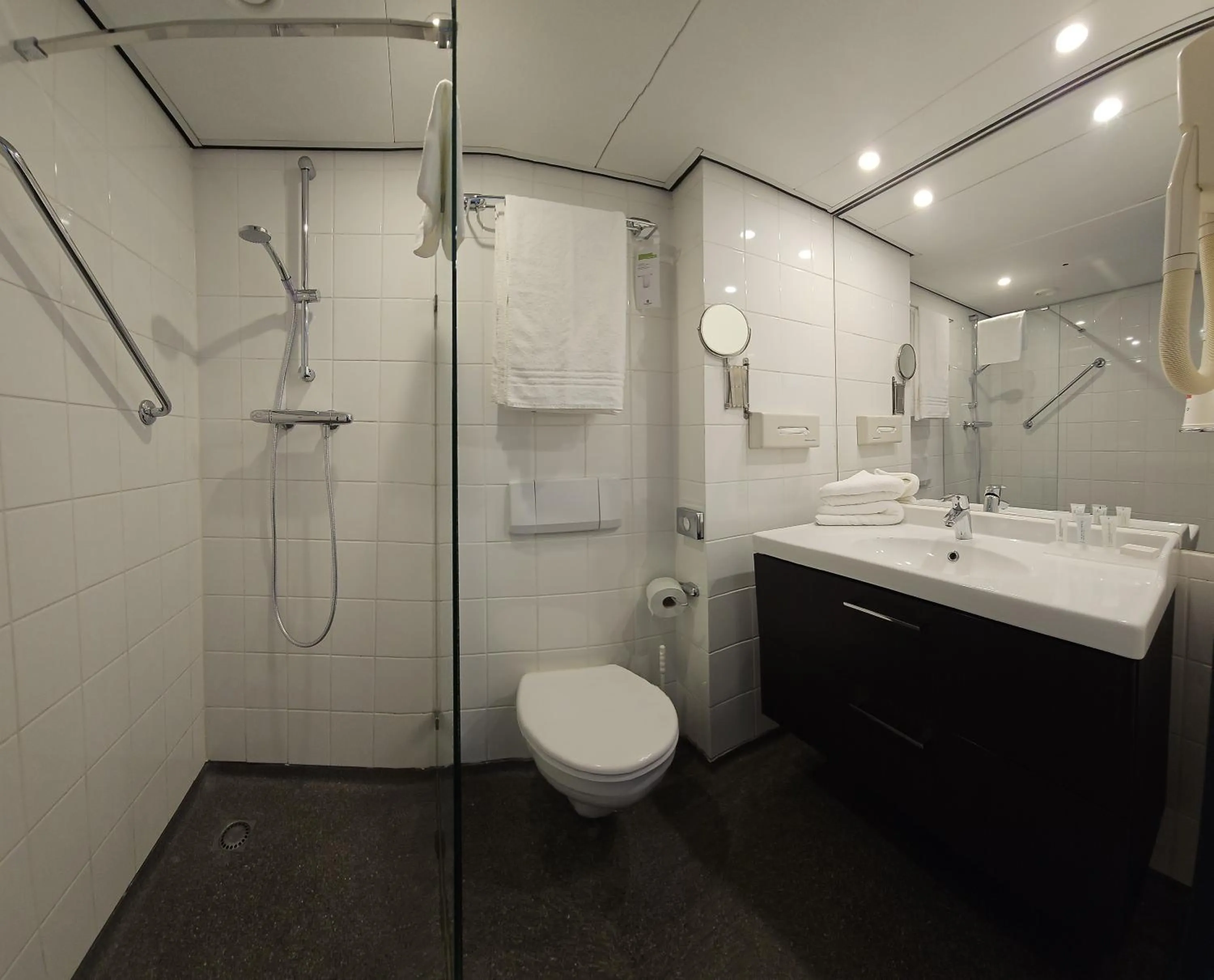 Bathroom in Hampshire Hotel - 's Gravenhof Zutphen