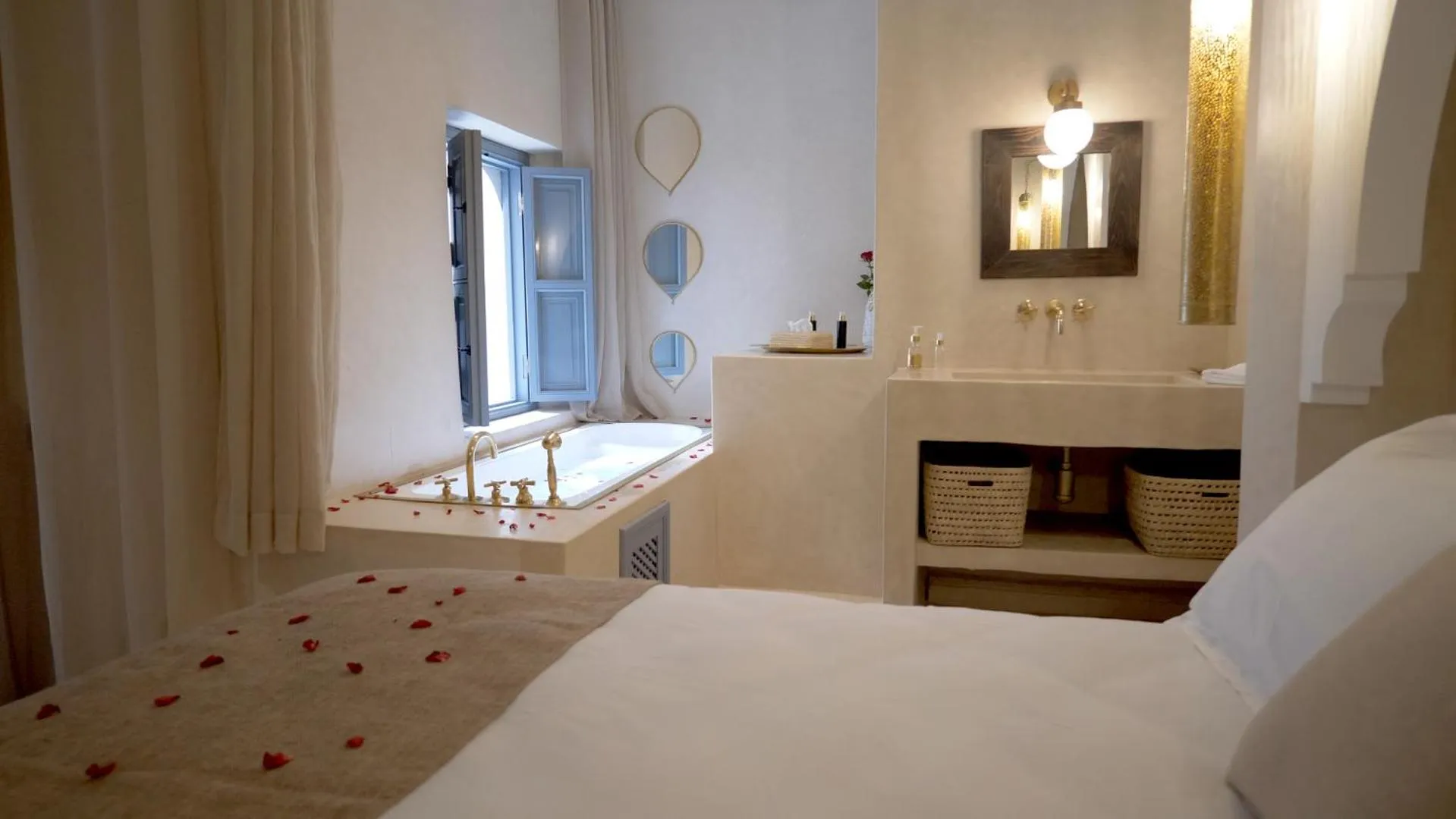 Photo of the whole room, Bed in Riad Celema & Spa
