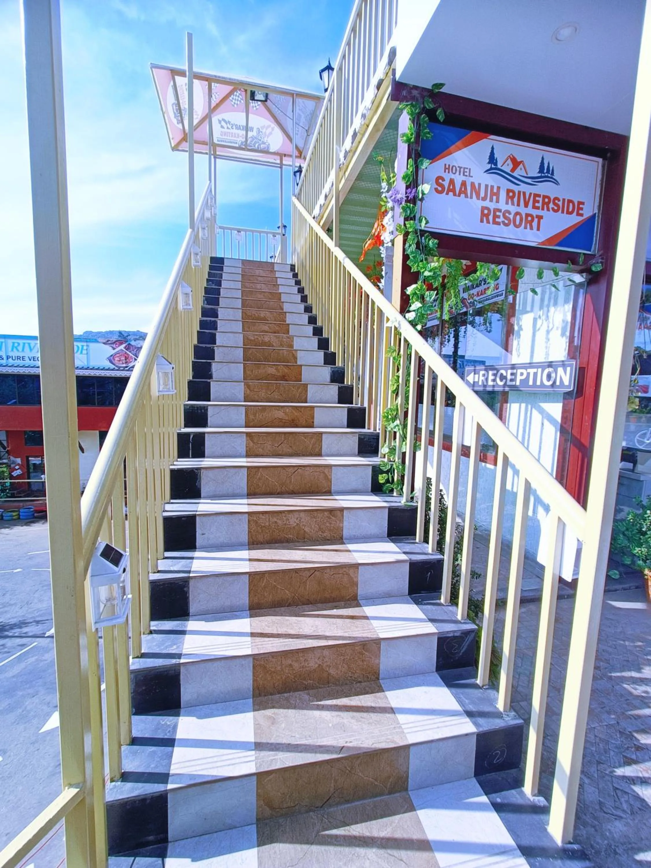 Restaurant/places to eat in Saanjh Riverside Resort