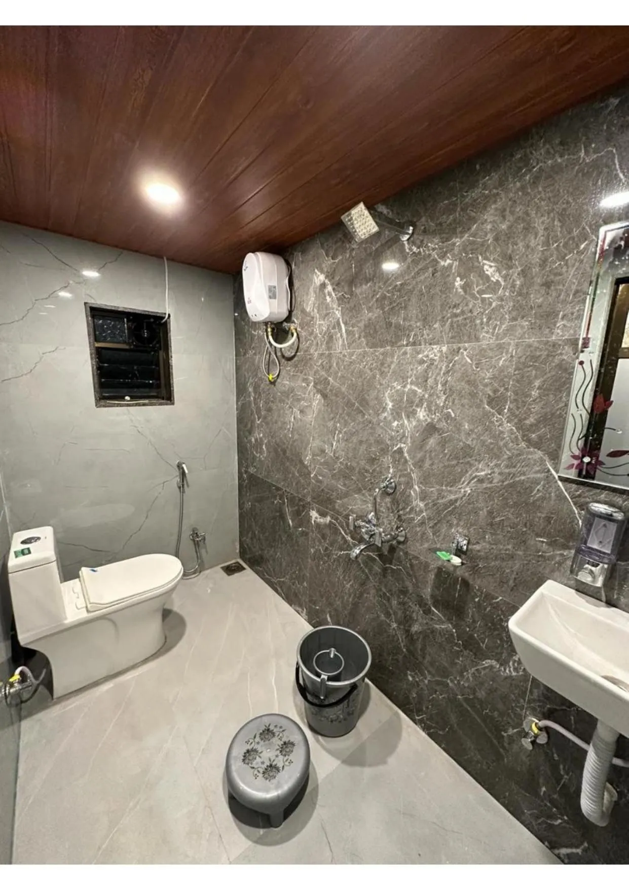 Shower in Saanjh Riverside Resort