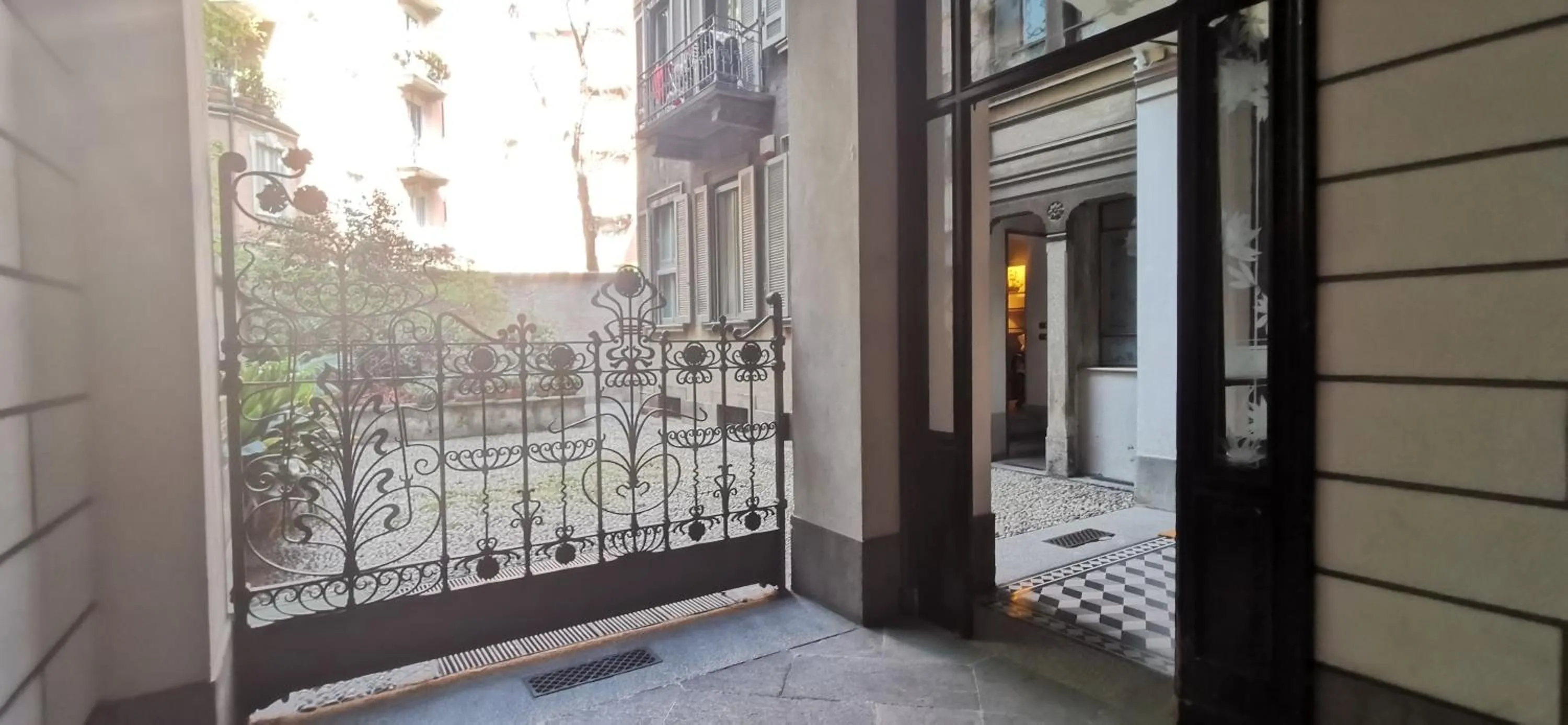 Facade/entrance in Cenacolo Apartment