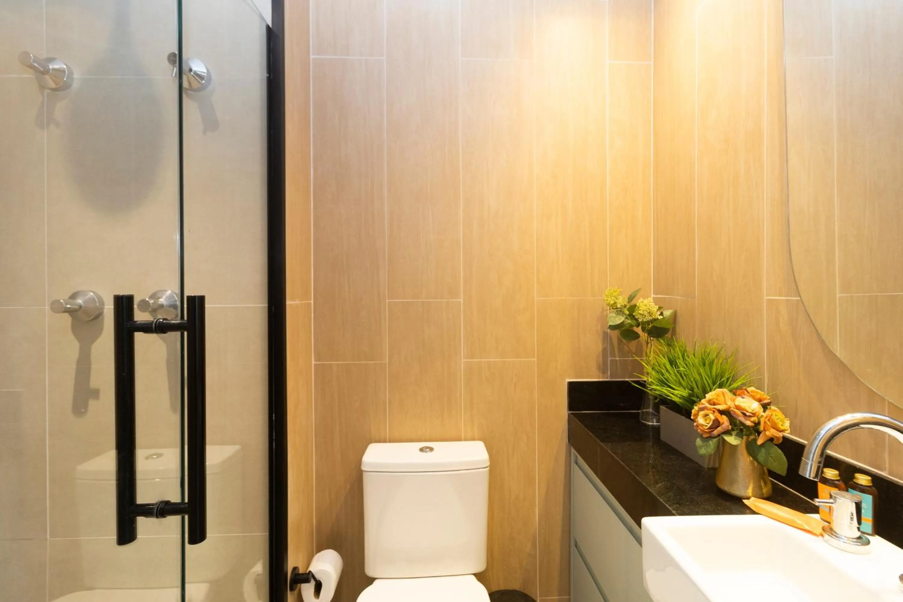 Shower in Moderno | Próximo ao Metrô e ao Shopping | Piscina