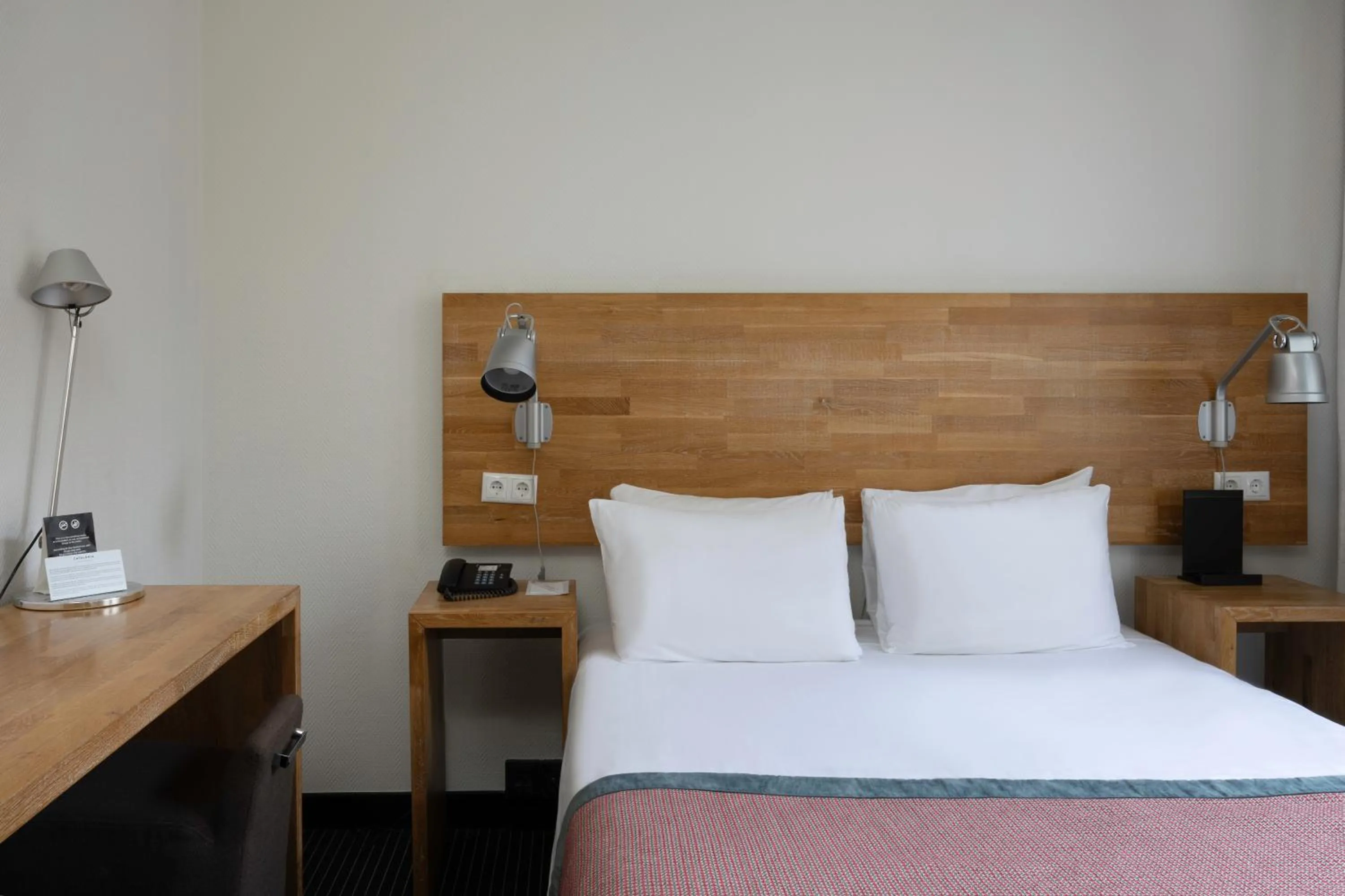 Bedroom, Bed in Catalonia Vondel Amsterdam