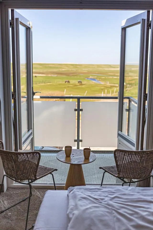 Day, Bed in Strandhotel Camperduin