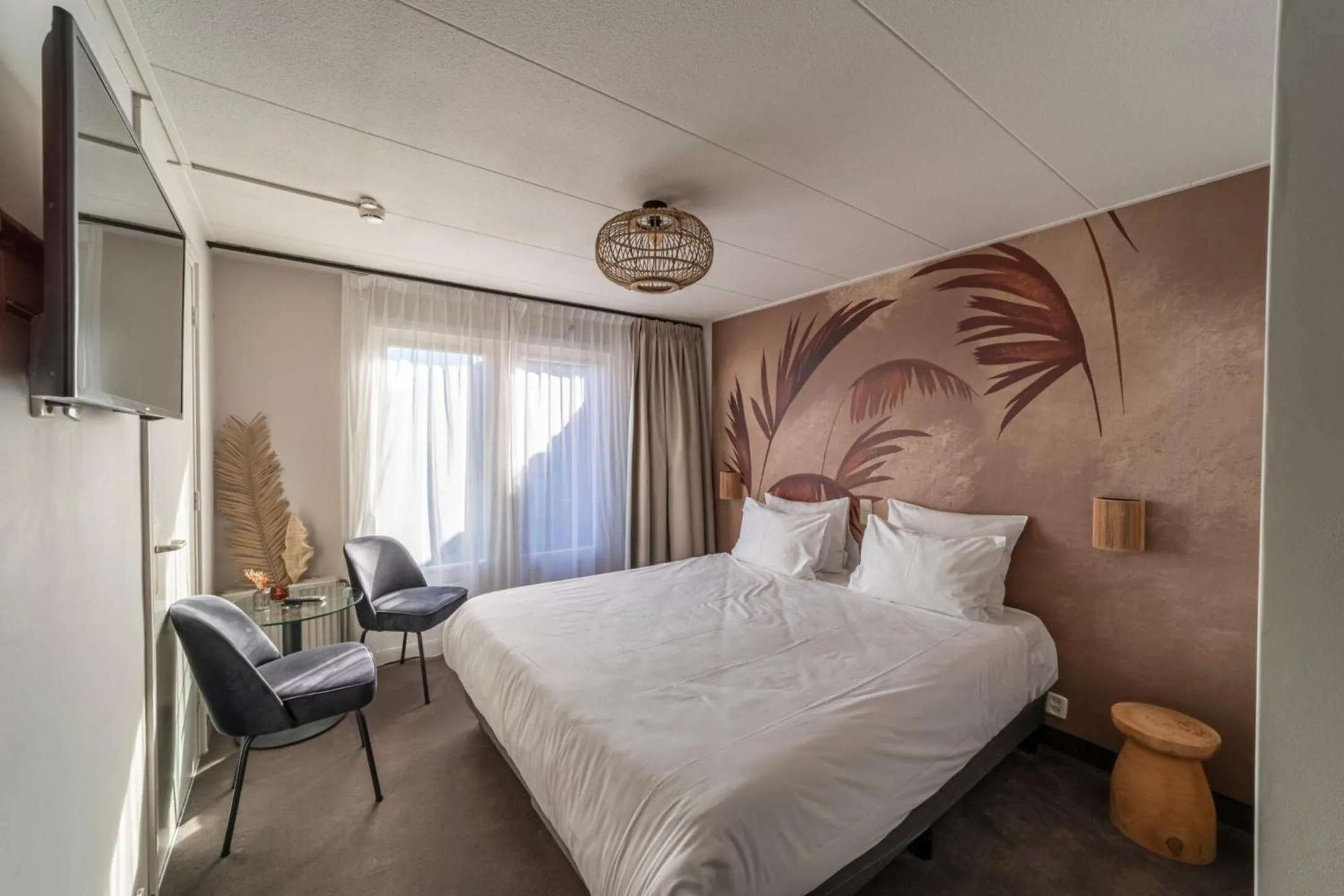 Bed in Strandhotel Camperduin