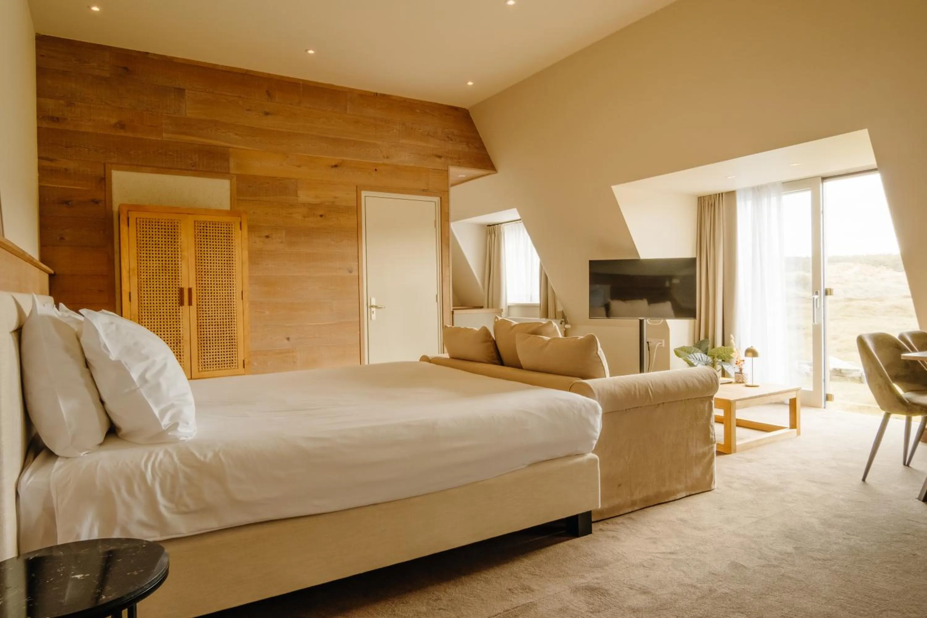 Bed in Strandhotel Camperduin