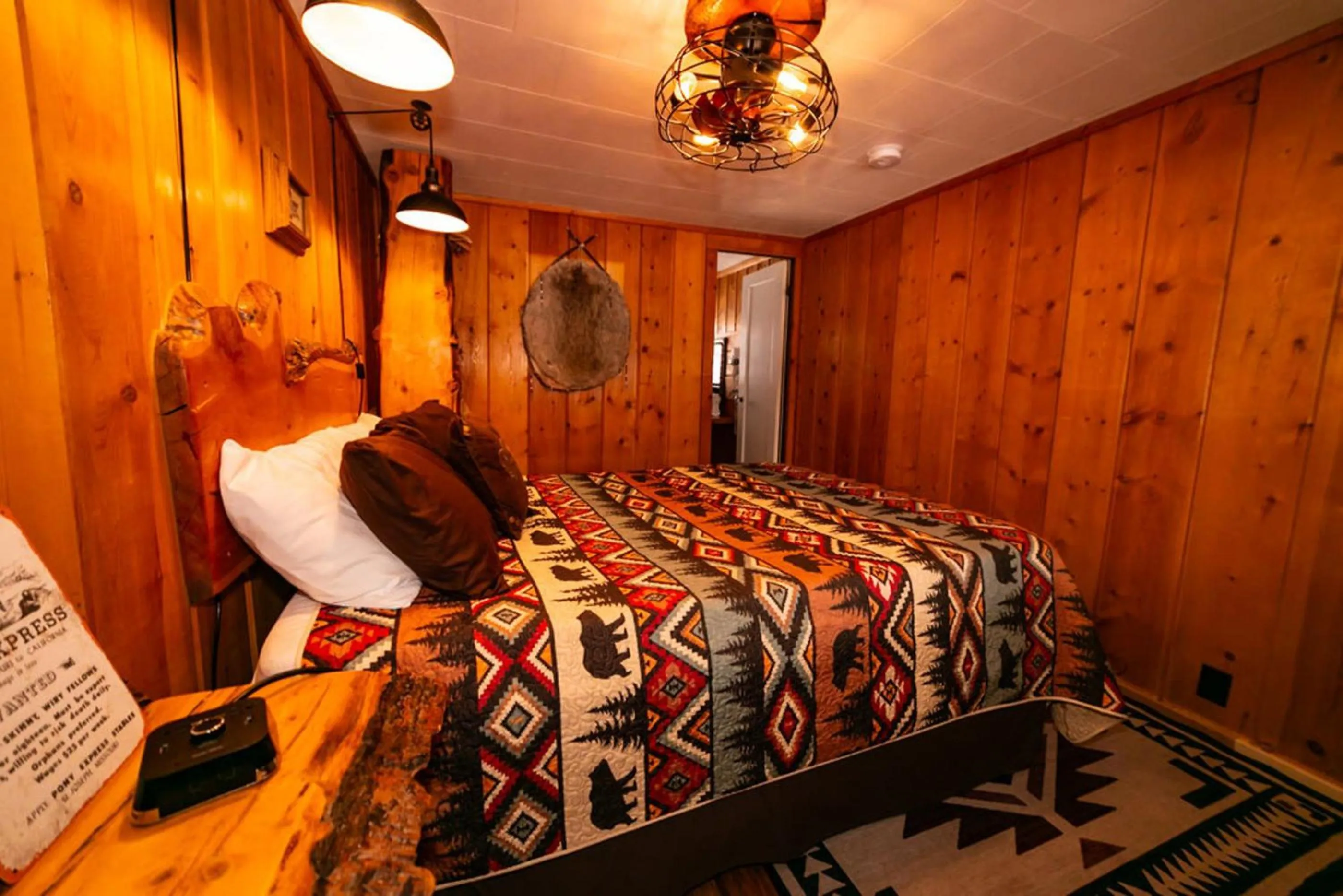 Bed in Chinook Winds Lodge