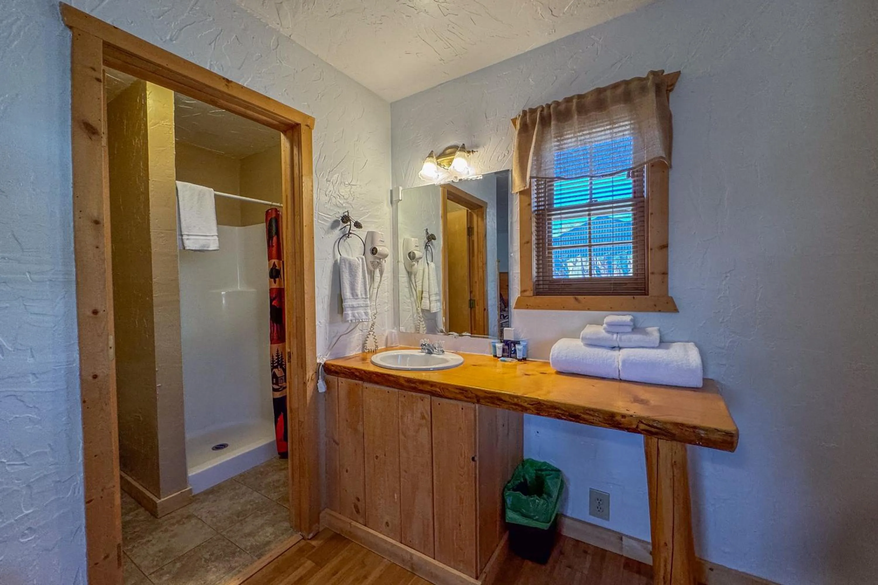 Shower in Chinook Winds Lodge