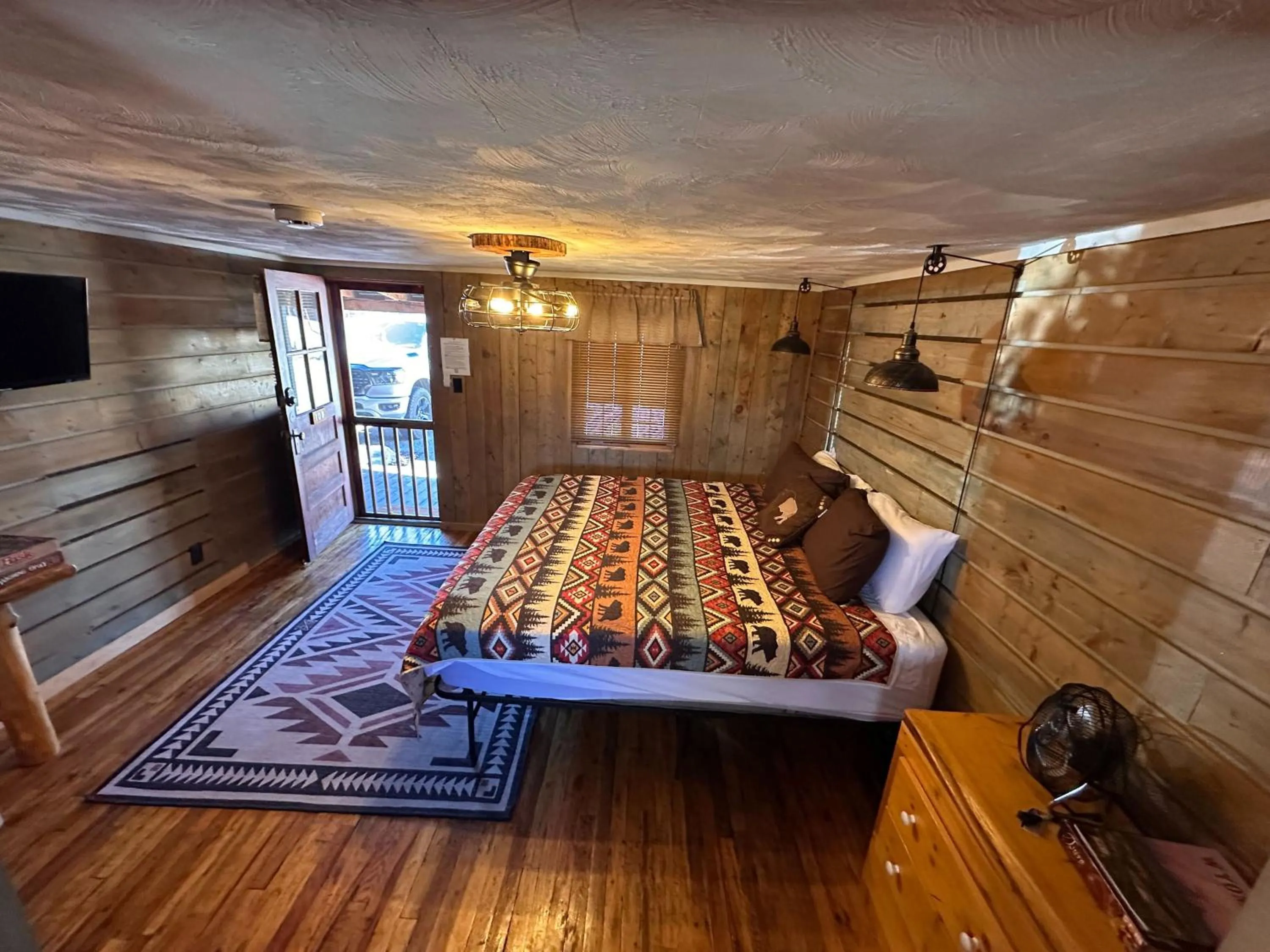 Bed in Chinook Winds Lodge