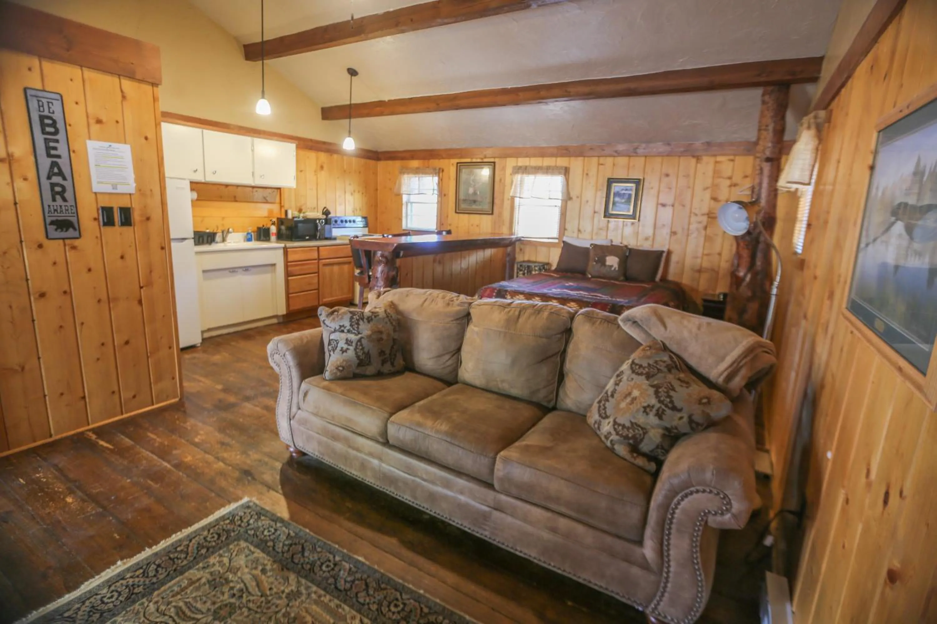 Living room in Chinook Winds Lodge