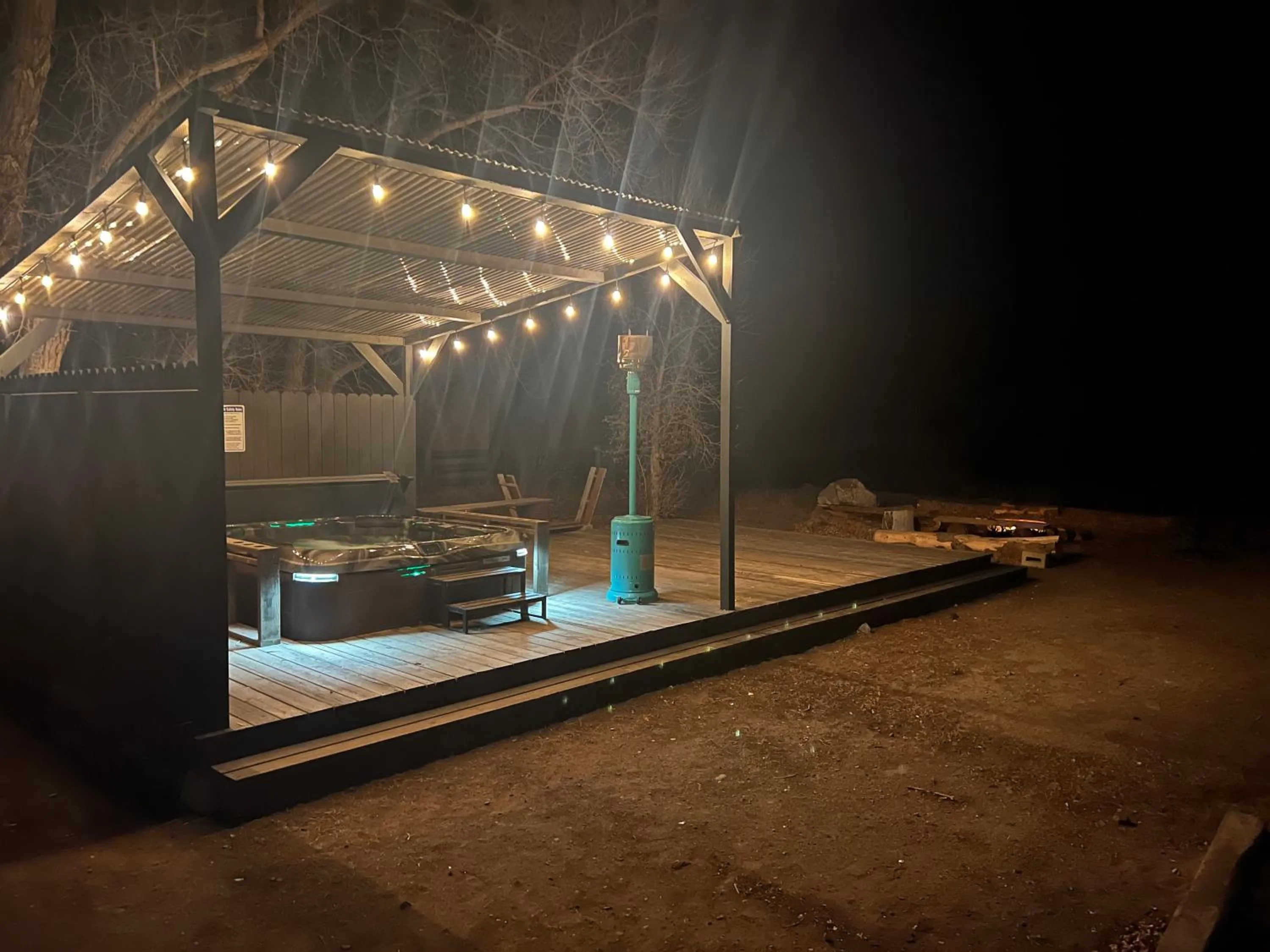 Night in Chinook Winds Lodge