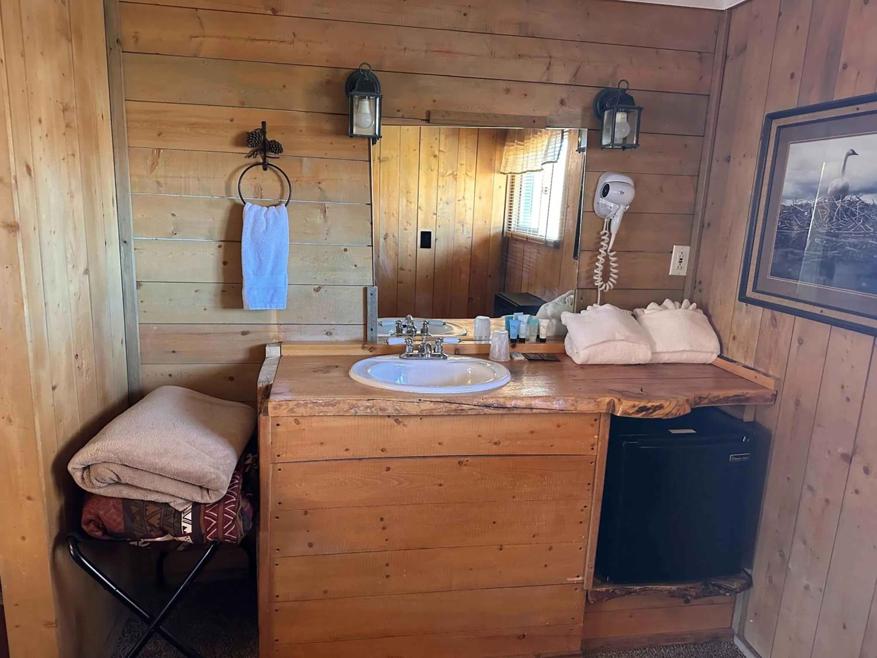 Bathroom in Chinook Winds Lodge