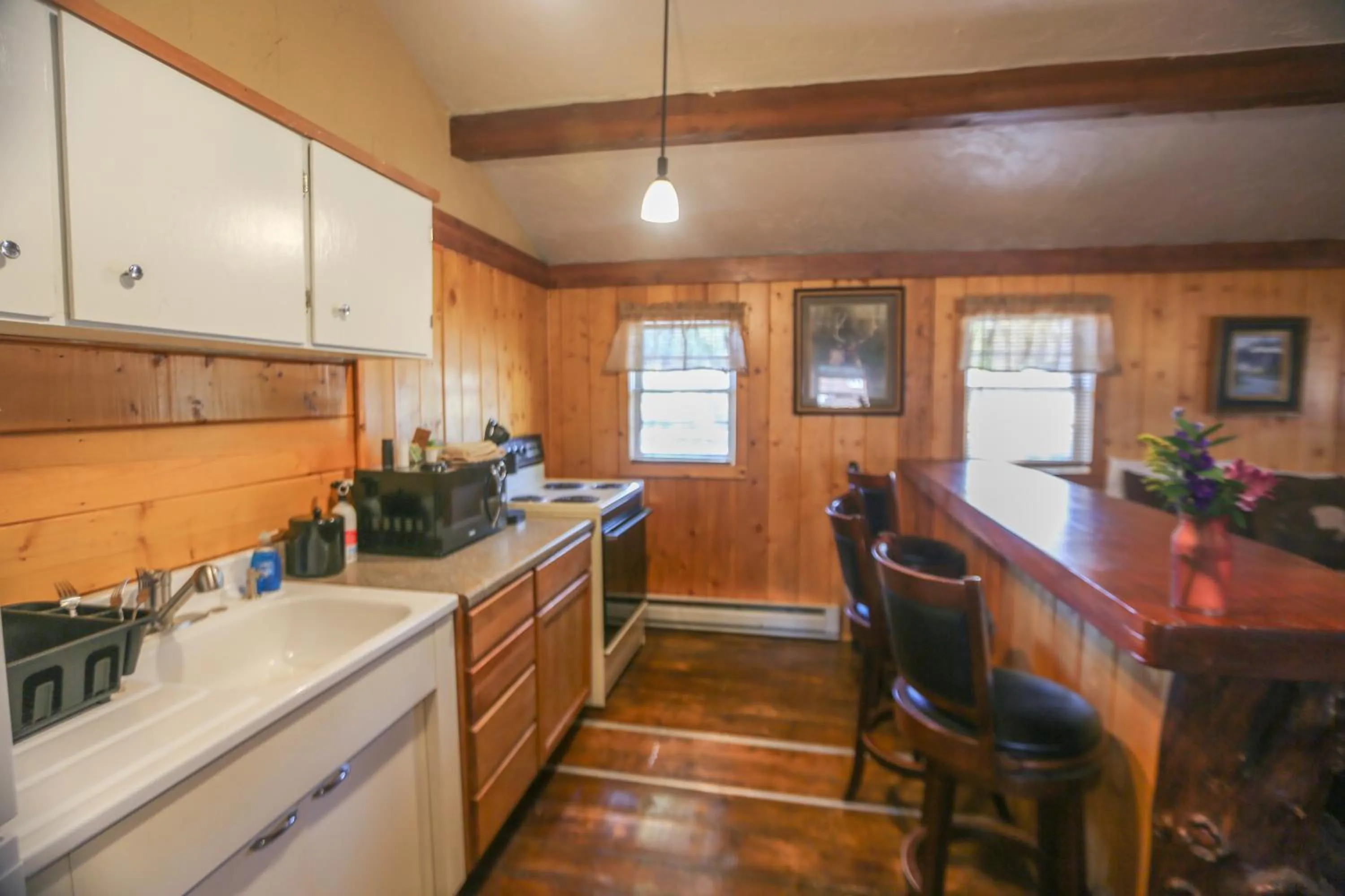 Kitchen or kitchenette in Chinook Winds Lodge