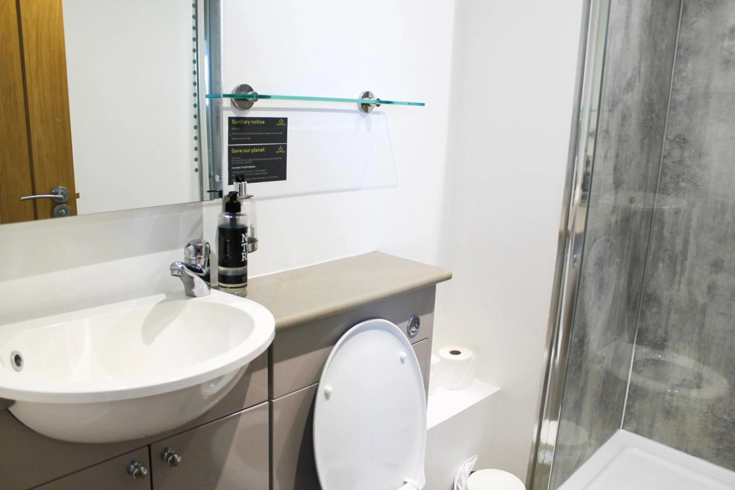 Bathroom in Poseidon Inn