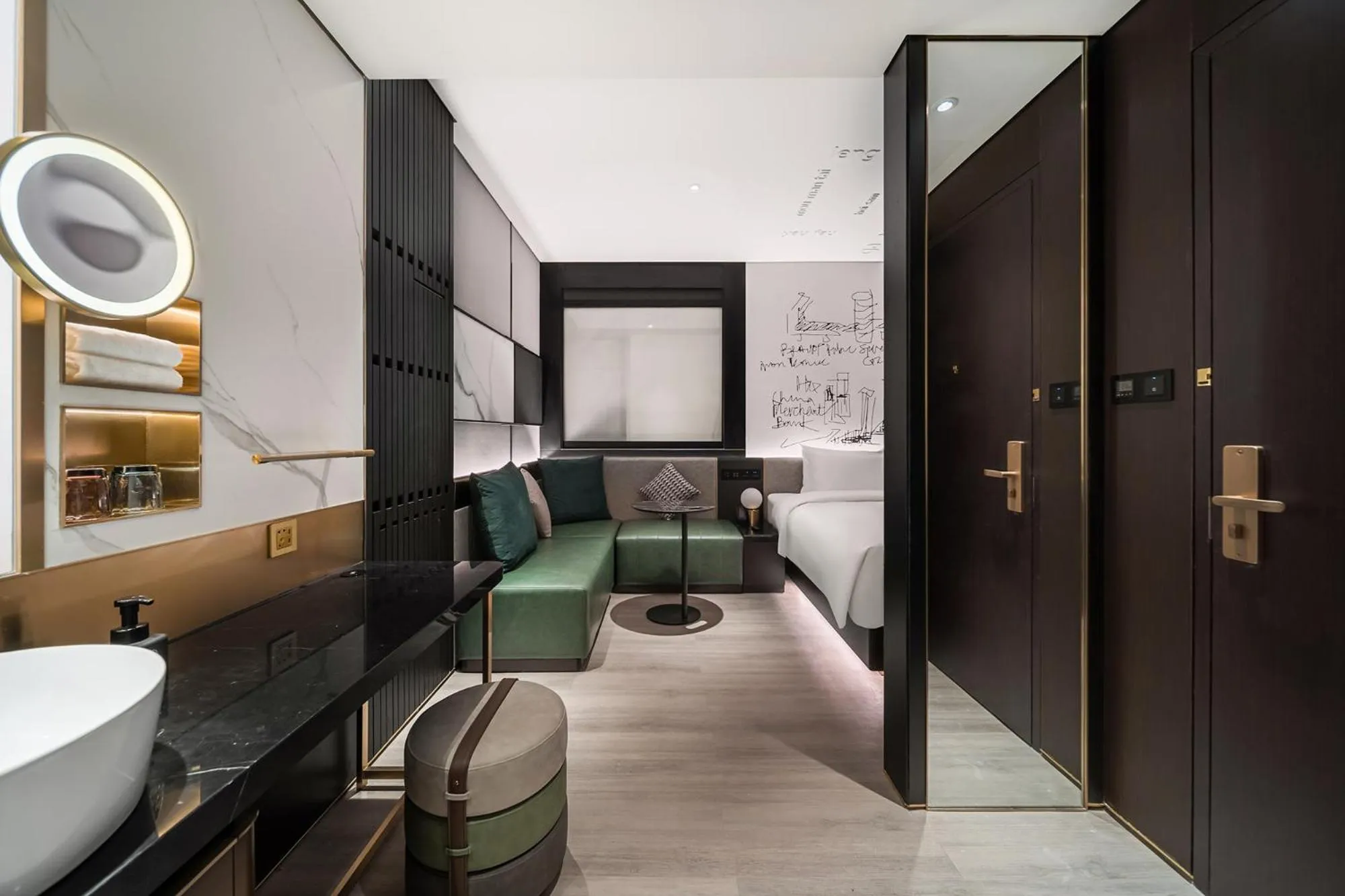 Photo of the whole room in CitiGO Hotel Shenzhen Shekou Cruise Center Seaview Near Taizi Bay K11