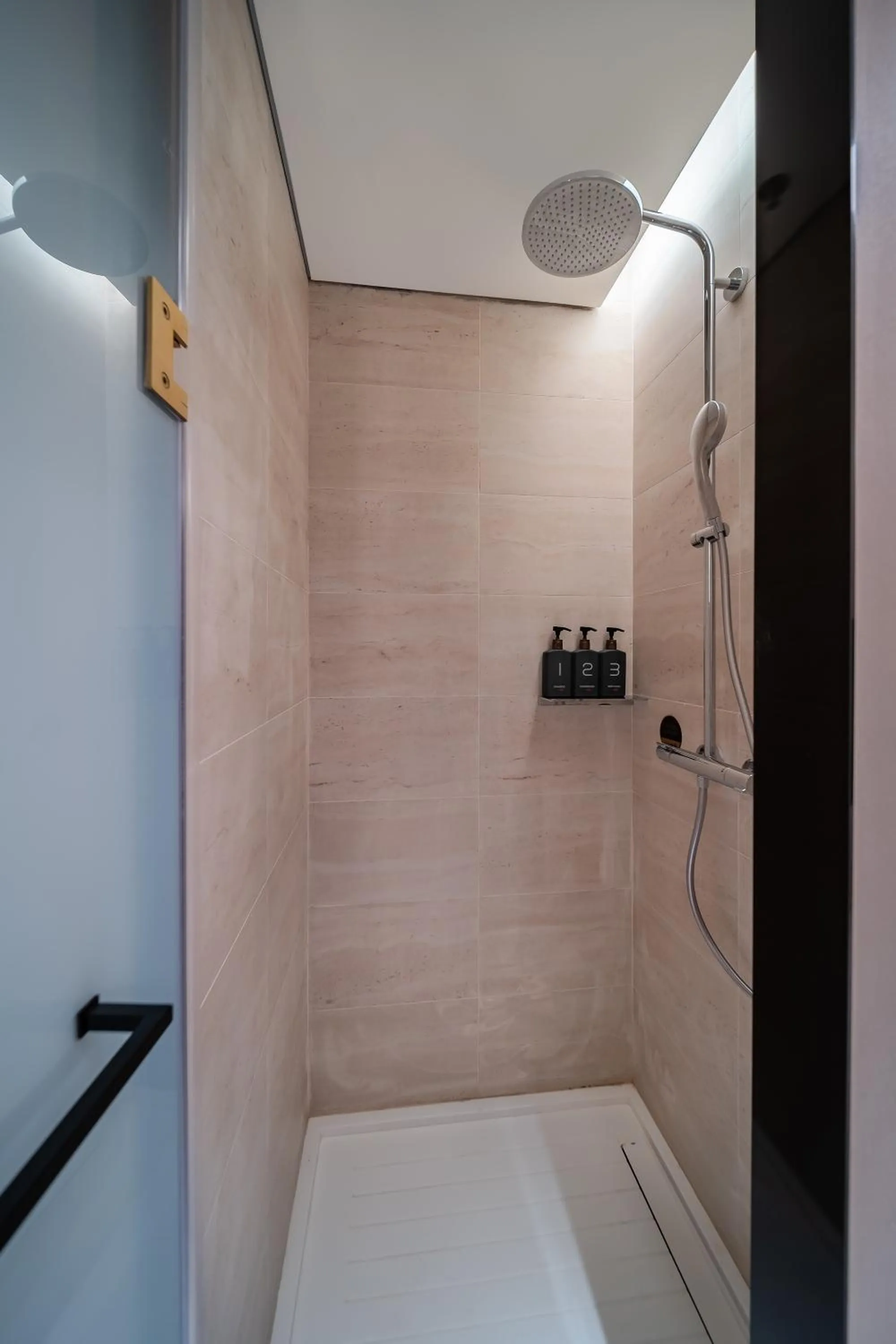 Shower in CitiGO Hotel Shenzhen Shekou Cruise Center Seaview Near Taizi Bay K11
